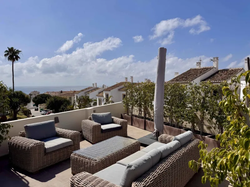 House - Detached Villa в продаже в Mijas, Málaga. В доме 5 спален и 5 ванных комнат. Площадь дома 299 м². Площадь участка 530 м²