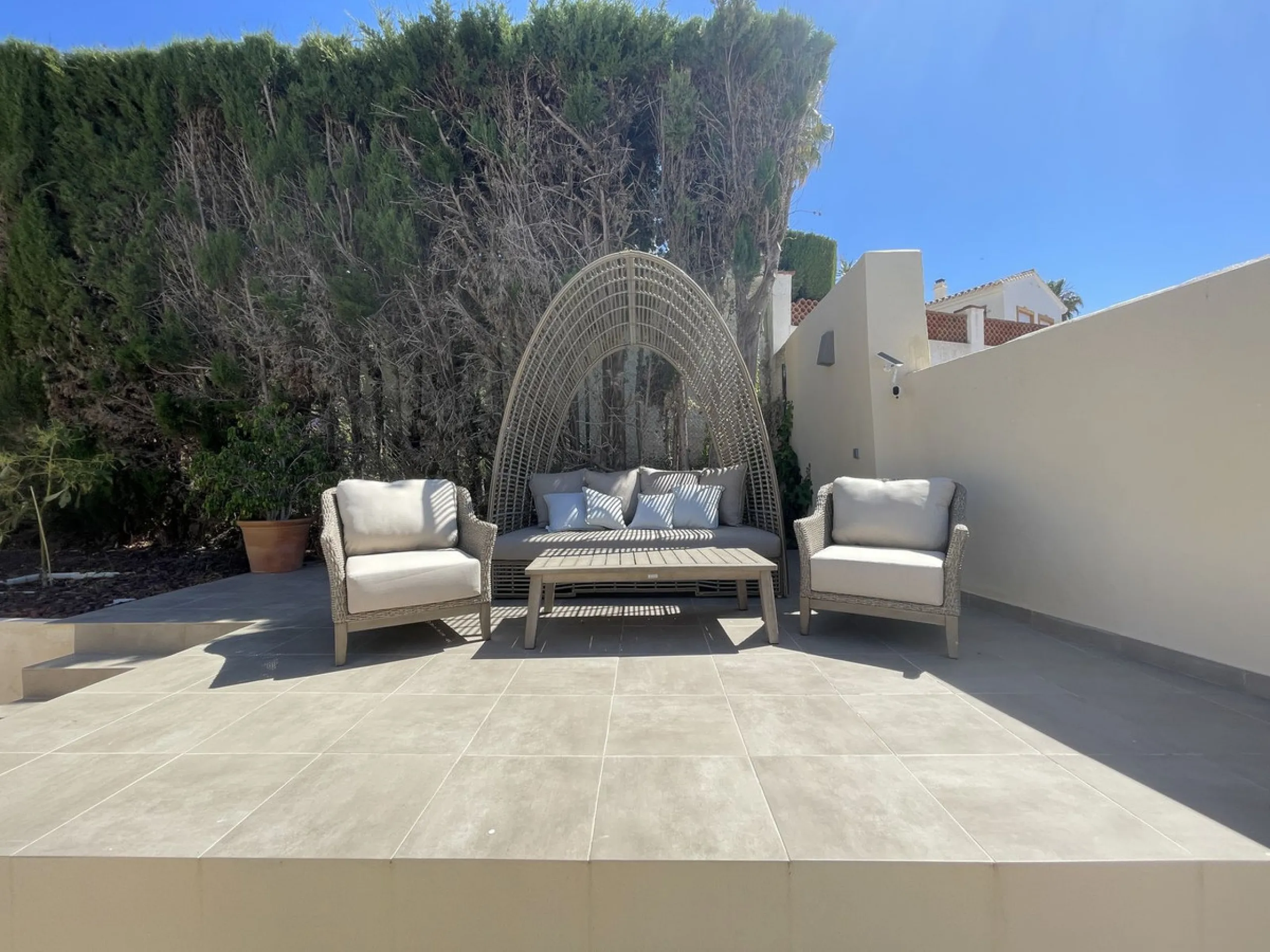 House - Detached Villa в продаже в Mijas, Málaga. В доме 5 спален и 5 ванных комнат. Площадь дома 299 м². Площадь участка 530 м²