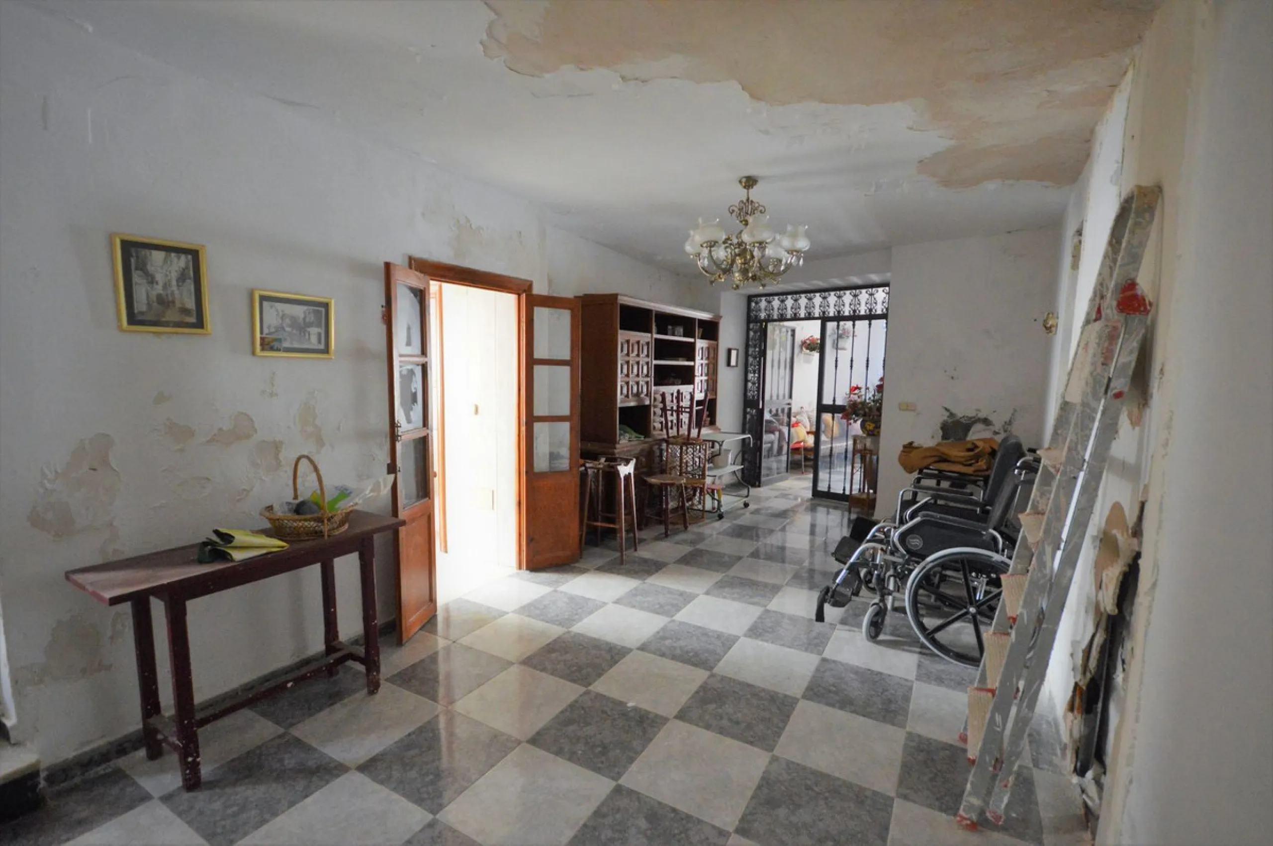 Attention investors. Historic home in the old town of Marbella.