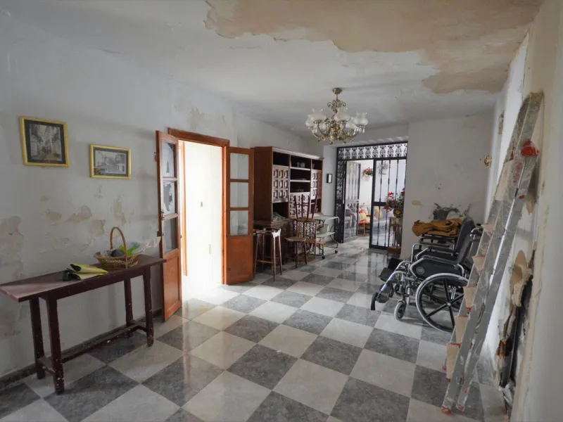 Attention investors. Historic home in the old town of Marbella.