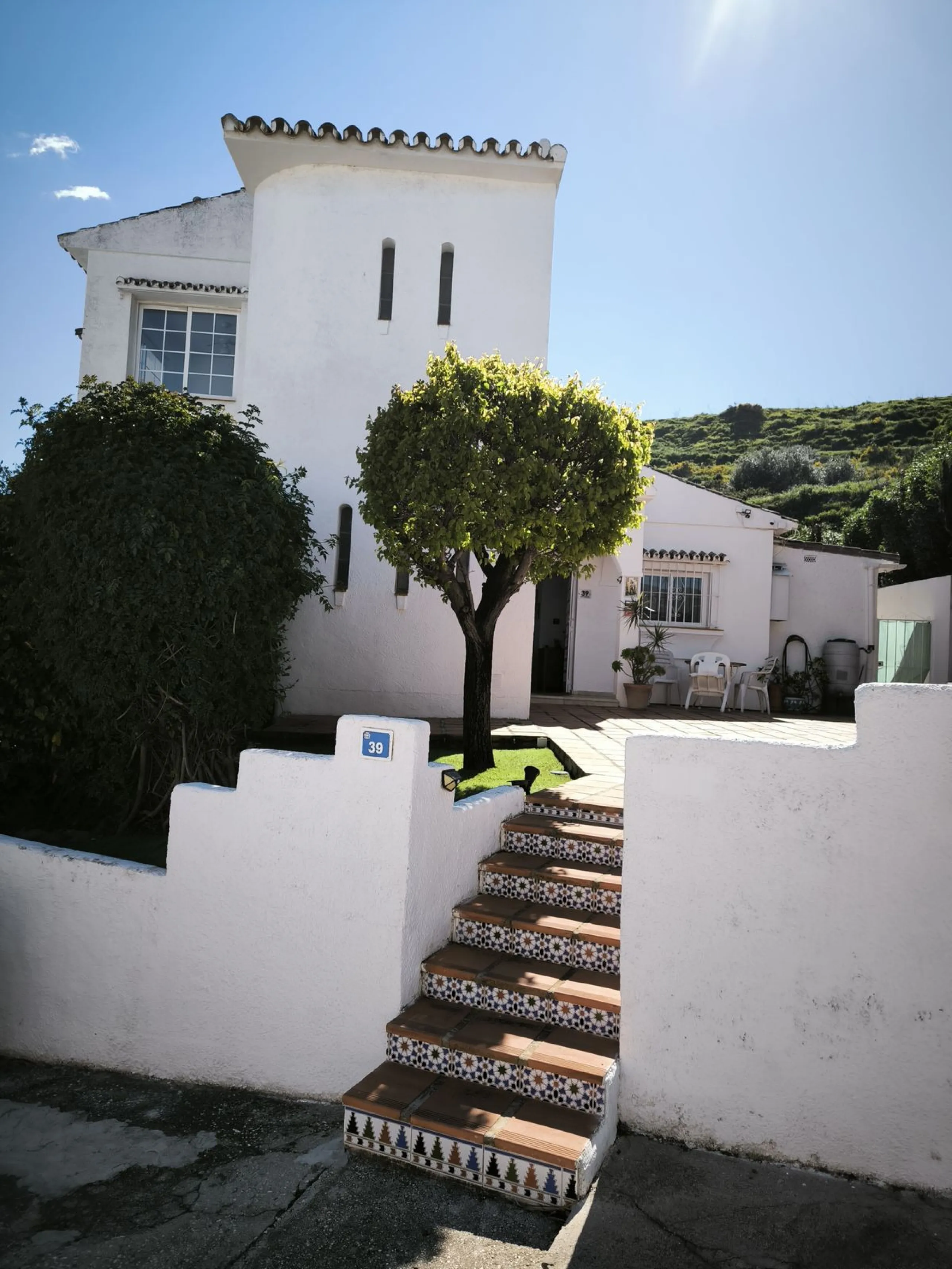 House - Detached Villa в продаже в Mijas, Málaga. В доме 5 спален и 3 ванных комнат. Площадь дома 218 м². Площадь участка 680 м²