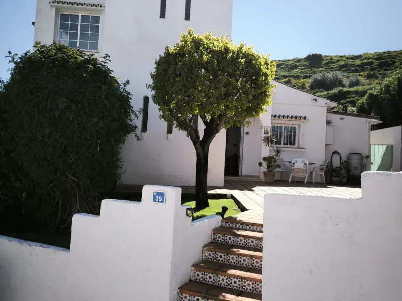 Elegant Villa with Panoramic Sea, Mountain and Countryside Views in Cerros del Águila