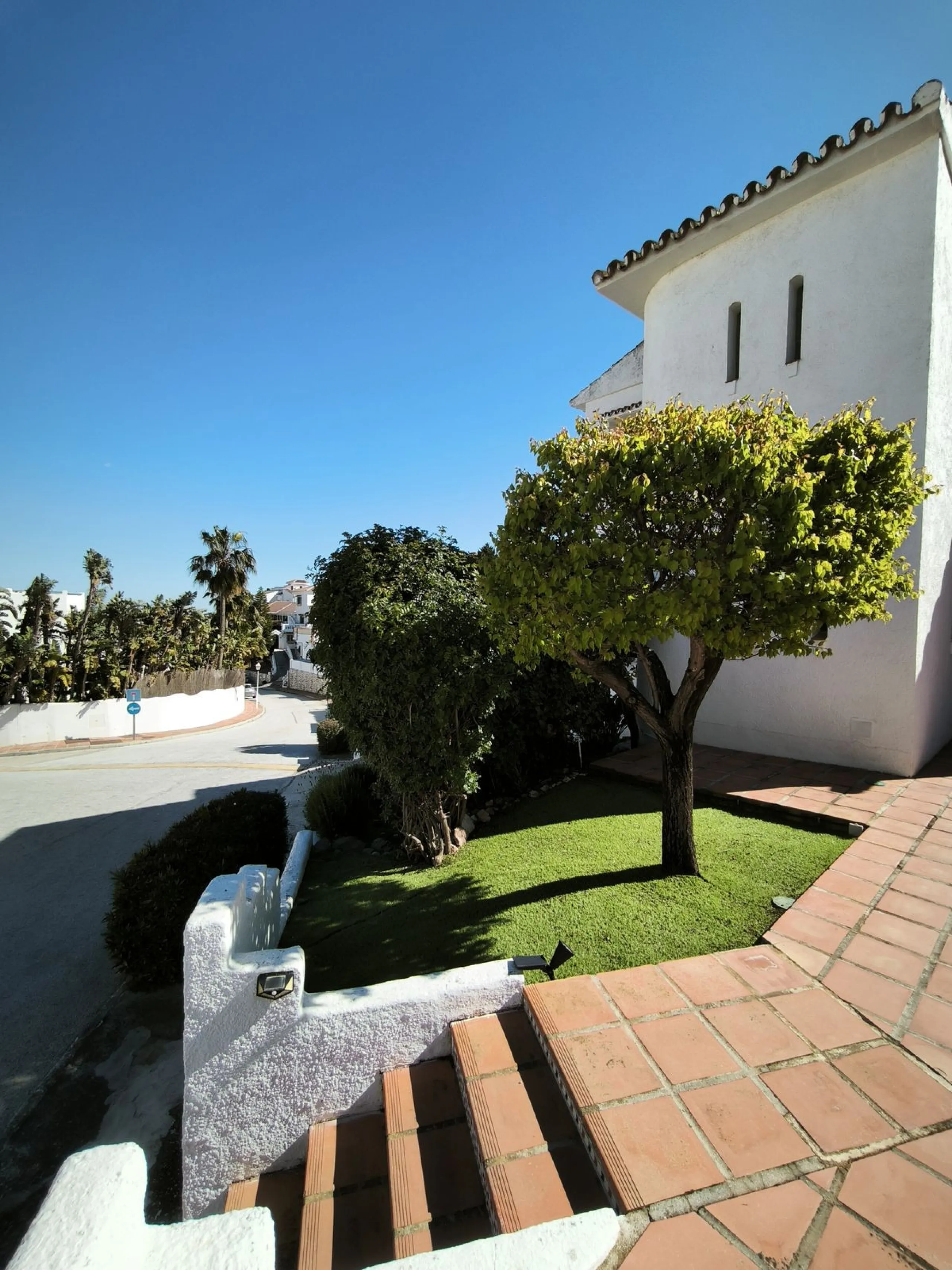 House - Detached Villa в продаже в Mijas, Málaga. В доме 5 спален и 3 ванных комнат. Площадь дома 218 м². Площадь участка 680 м²