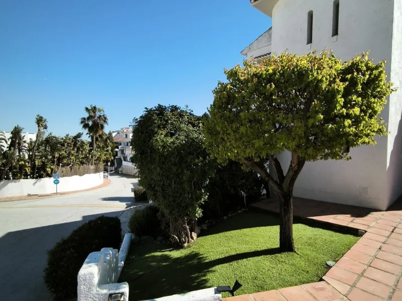 House - Detached Villa в продаже в Mijas, Málaga. В доме 5 спален и 3 ванных комнат. Площадь дома 218 м². Площадь участка 680 м²