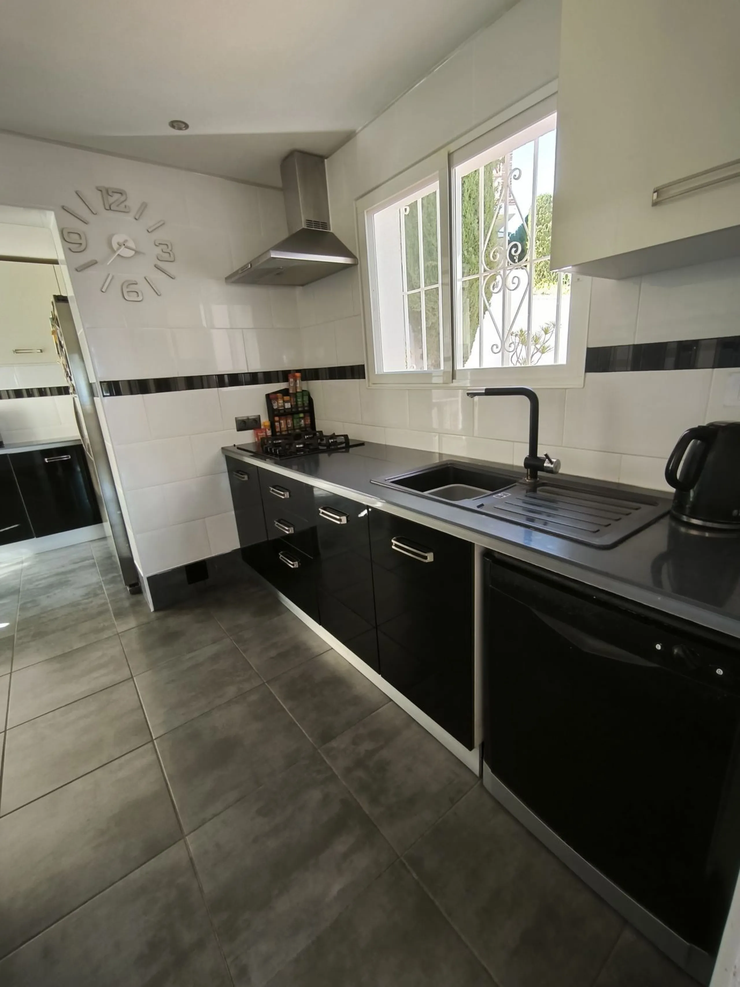 House - Detached Villa в продаже в Mijas, Málaga. В доме 5 спален и 3 ванных комнат. Площадь дома 218 м². Площадь участка 680 м²