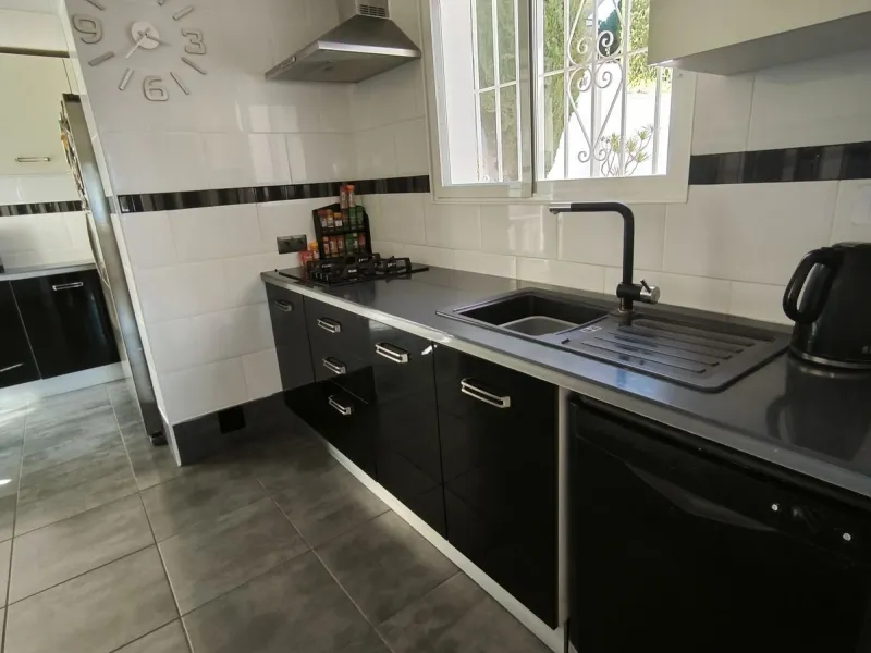 House - Detached Villa в продаже в Mijas, Málaga. В доме 5 спален и 3 ванных комнат. Площадь дома 218 м². Площадь участка 680 м²