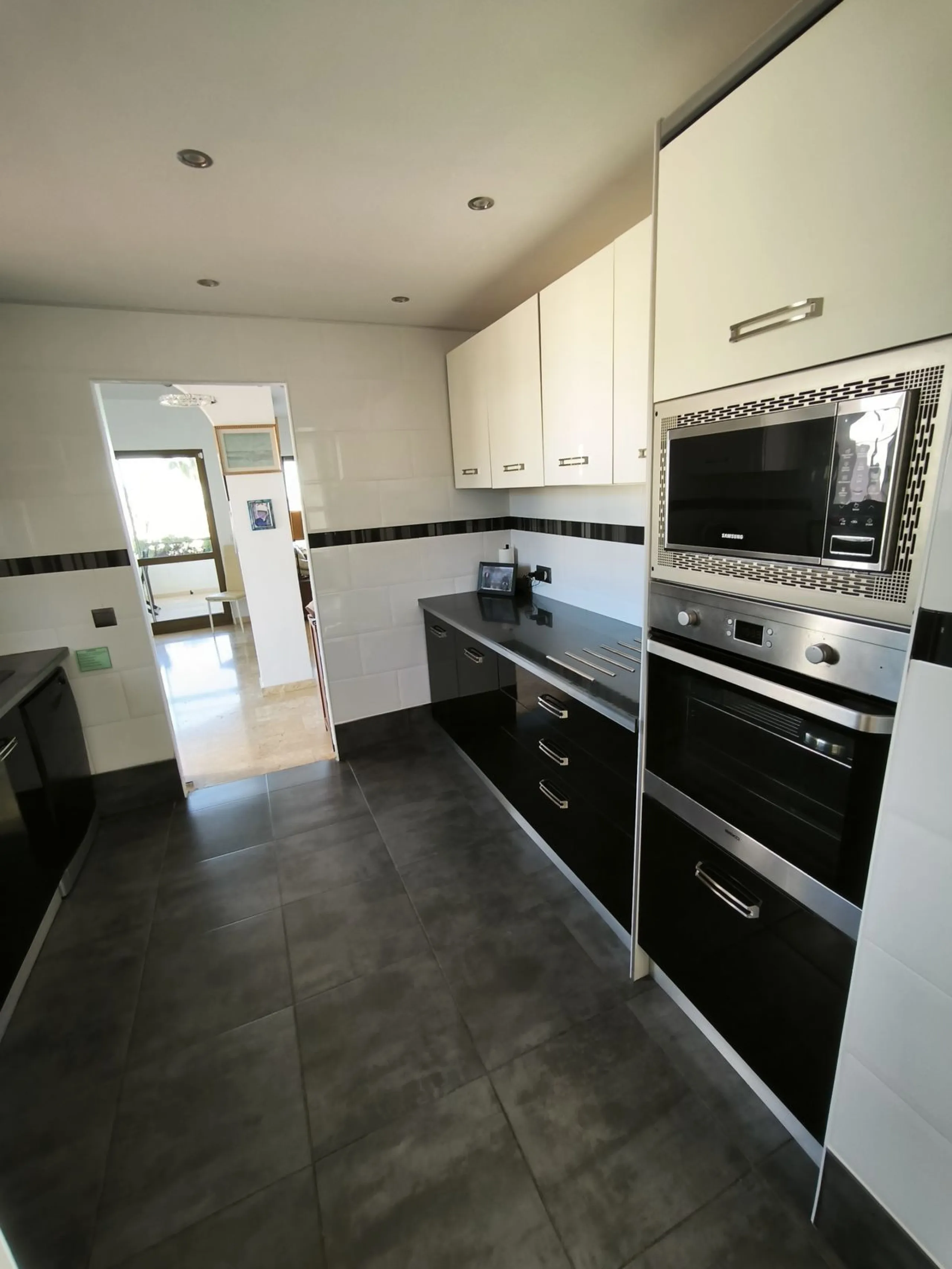 House - Detached Villa в продаже в Mijas, Málaga. В доме 5 спален и 3 ванных комнат. Площадь дома 218 м². Площадь участка 680 м²