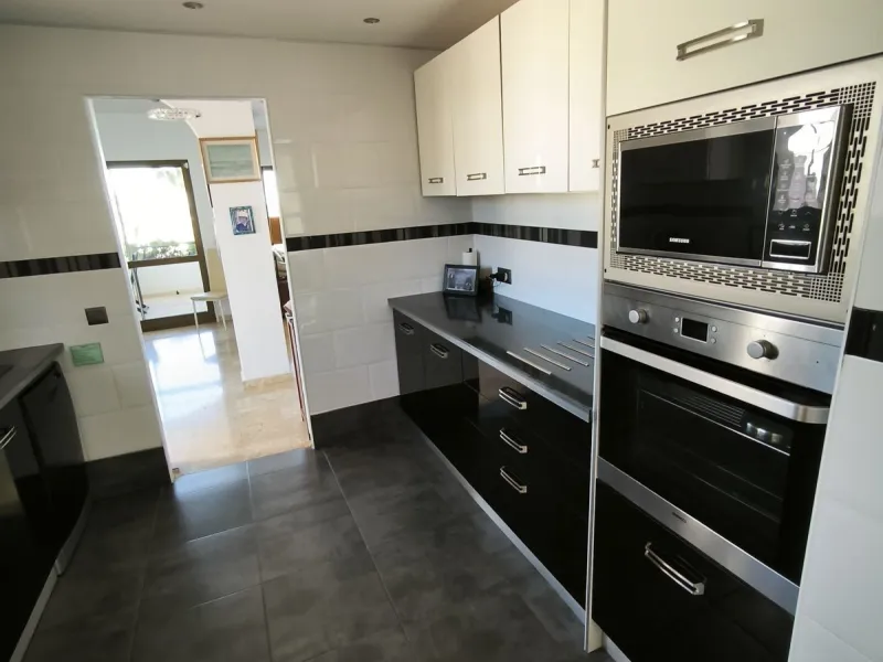 House - Detached Villa в продаже в Mijas, Málaga. В доме 5 спален и 3 ванных комнат. Площадь дома 218 м². Площадь участка 680 м²