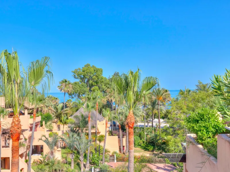 This breathtaking refurbished duplex penthouse offers a stunning beachside retreat, just steps from the wonderful promenade and beaches of San Pedro de Alcántara.  The residence is bathed in natural sunlight throughout the day and features mesmerizing vie