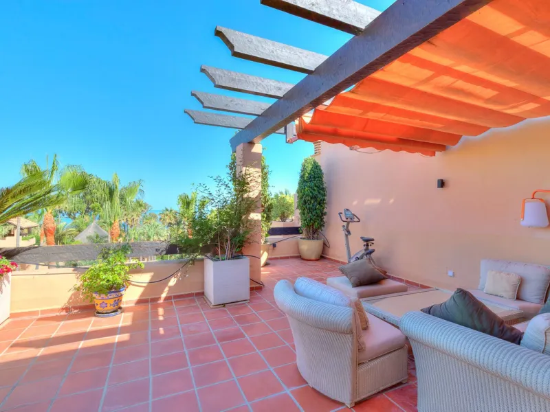 This breathtaking refurbished duplex penthouse offers a stunning beachside retreat, just steps from the wonderful promenade and beaches of San Pedro de Alcántara.  The residence is bathed in natural sunlight throughout the day and features mesmerizing vie