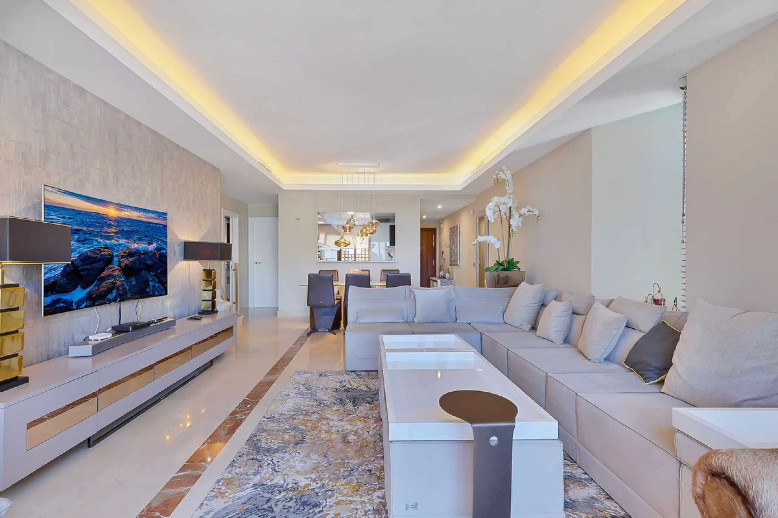 This breathtaking refurbished duplex penthouse offers a stunning beachside retreat, just steps from the wonderful promenade and beaches of San Pedro de Alcántara.  The residence is bathed in natural sunlight throughout the day and features mesmerizing vie