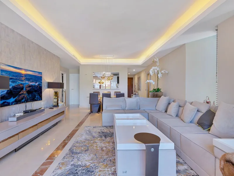 This breathtaking refurbished duplex penthouse offers a stunning beachside retreat, just steps from the wonderful promenade and beaches of San Pedro de Alcántara.  The residence is bathed in natural sunlight throughout the day and features mesmerizing vie