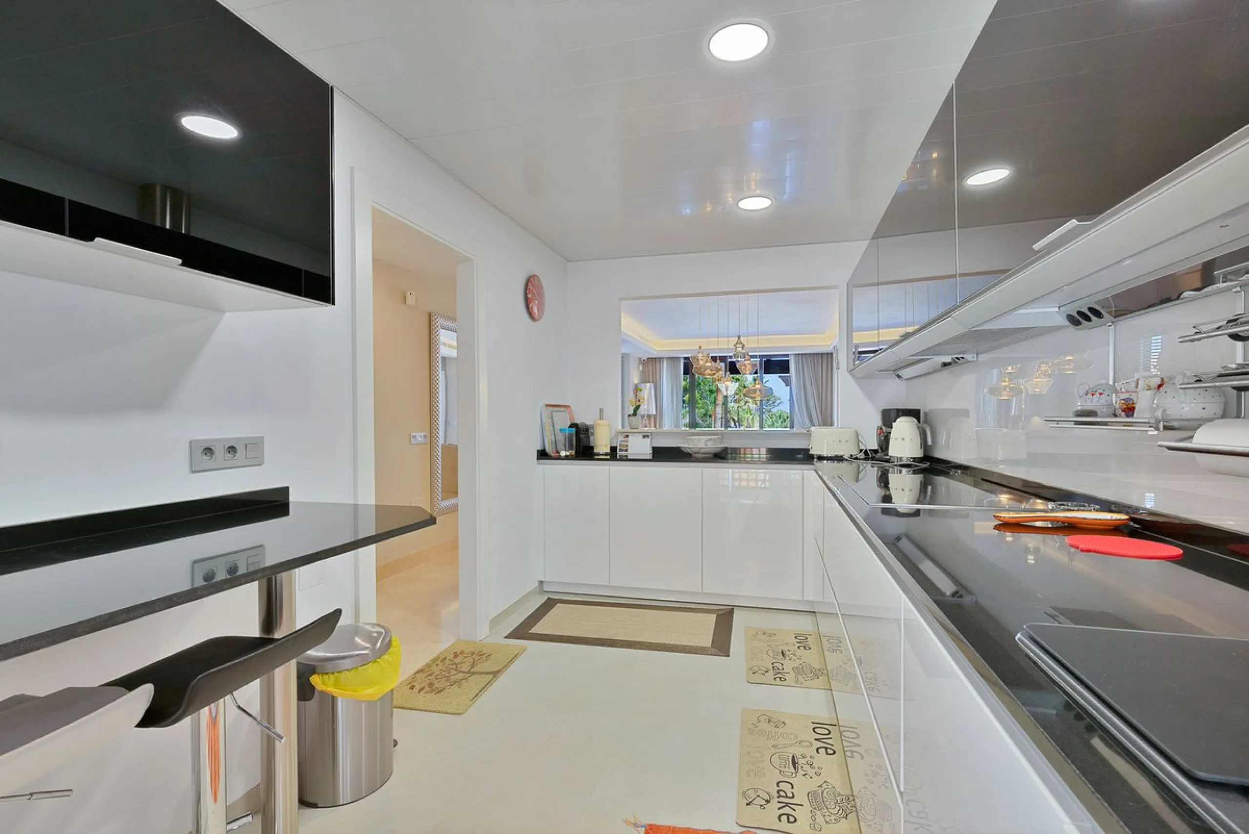 This breathtaking refurbished duplex penthouse offers a stunning beachside retreat, just steps from the wonderful promenade and beaches of San Pedro de Alcántara.  The residence is bathed in natural sunlight throughout the day and features mesmerizing vie