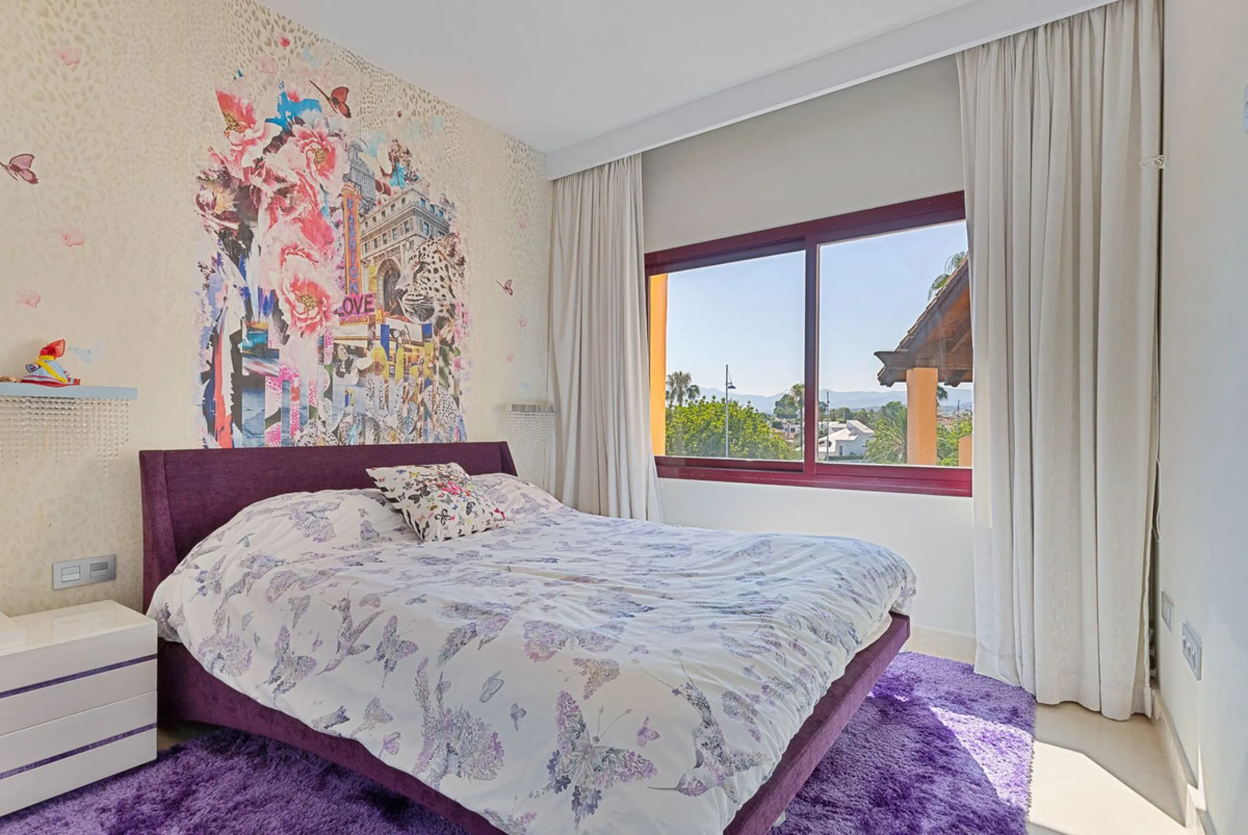 This breathtaking refurbished duplex penthouse offers a stunning beachside retreat, just steps from the wonderful promenade and beaches of San Pedro de Alcántara.  The residence is bathed in natural sunlight throughout the day and features mesmerizing vie