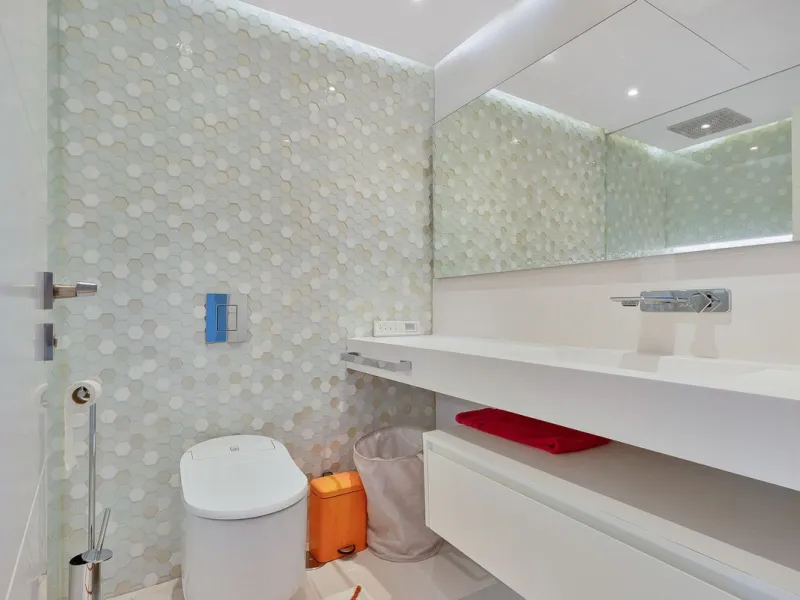 This breathtaking refurbished duplex penthouse offers a stunning beachside retreat, just steps from the wonderful promenade and beaches of San Pedro de Alcántara.  The residence is bathed in natural sunlight throughout the day and features mesmerizing vie