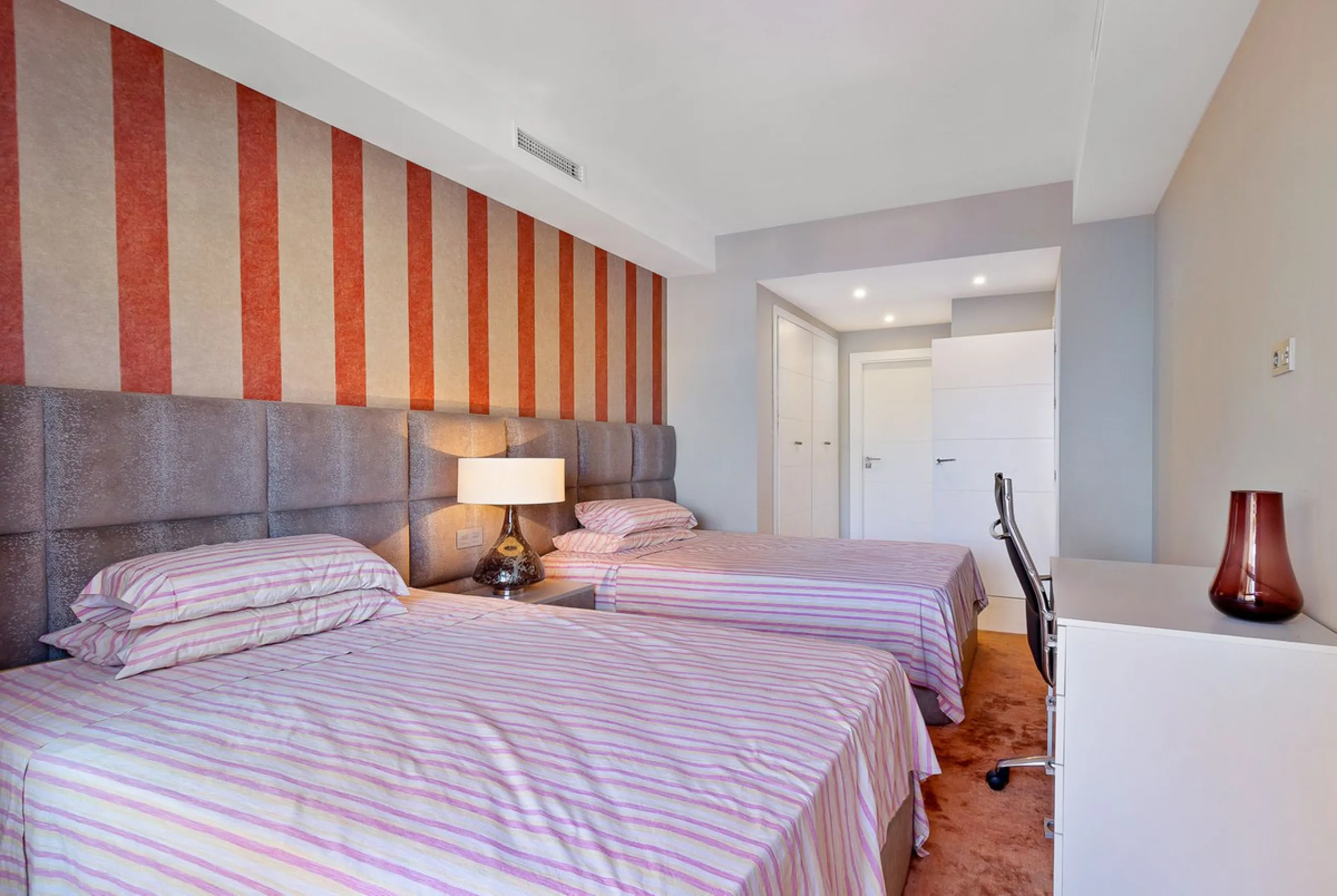 This breathtaking refurbished duplex penthouse offers a stunning beachside retreat, just steps from the wonderful promenade and beaches of San Pedro de Alcántara.  The residence is bathed in natural sunlight throughout the day and features mesmerizing vie