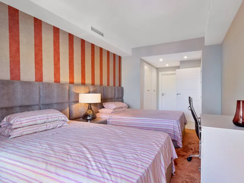 This breathtaking refurbished duplex penthouse offers a stunning beachside retreat, just steps from the wonderful promenade and beaches of San Pedro de Alcántara.  The residence is bathed in natural sunlight throughout the day and features mesmerizing vie