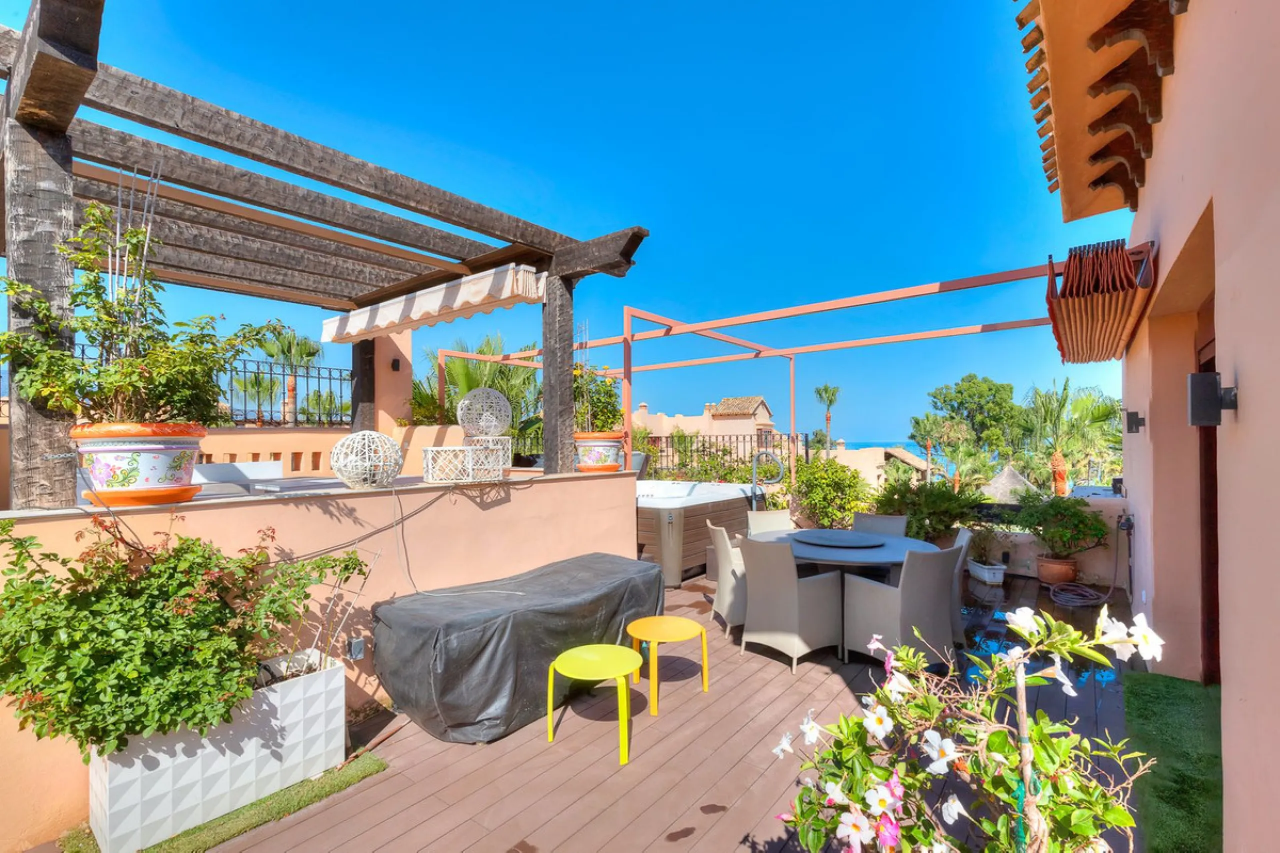 This breathtaking refurbished duplex penthouse offers a stunning beachside retreat, just steps from the wonderful promenade and beaches of San Pedro de Alcántara.  The residence is bathed in natural sunlight throughout the day and features mesmerizing vie