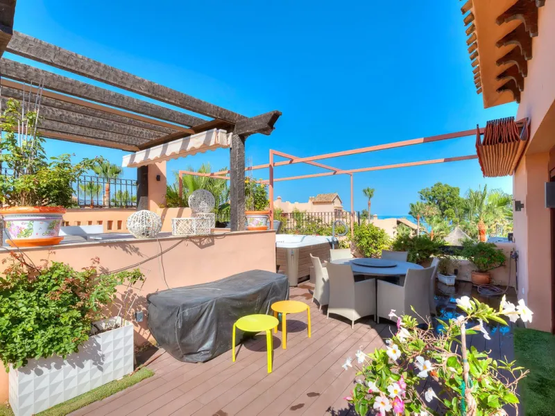 This breathtaking refurbished duplex penthouse offers a stunning beachside retreat, just steps from the wonderful promenade and beaches of San Pedro de Alcántara.  The residence is bathed in natural sunlight throughout the day and features mesmerizing vie