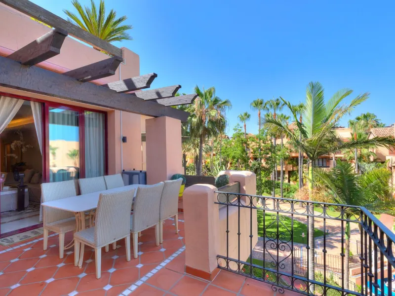 This breathtaking refurbished duplex penthouse offers a stunning beachside retreat, just steps from the wonderful promenade and beaches of San Pedro de Alcántara.  The residence is bathed in natural sunlight throughout the day and features mesmerizing vie