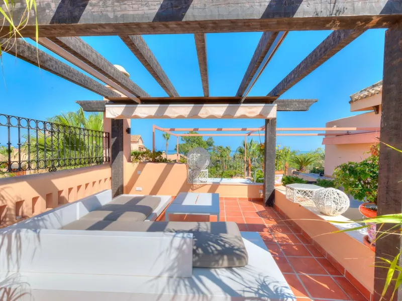This breathtaking refurbished duplex penthouse offers a stunning beachside retreat, just steps from the wonderful promenade and beaches of San Pedro de Alcántara.  The residence is bathed in natural sunlight throughout the day and features mesmerizing vie