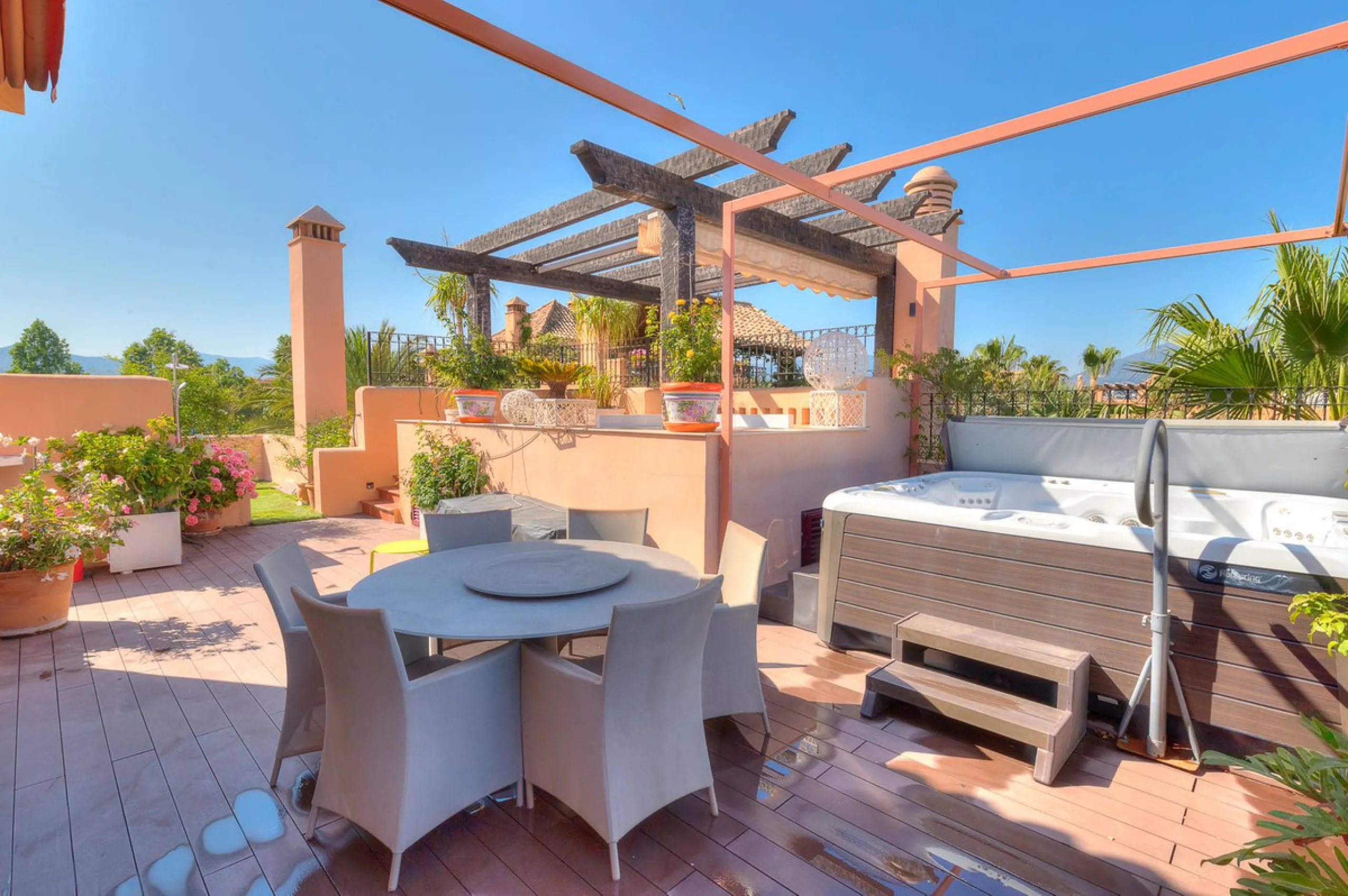This breathtaking refurbished duplex penthouse offers a stunning beachside retreat, just steps from the wonderful promenade and beaches of San Pedro de Alcántara.  The residence is bathed in natural sunlight throughout the day and features mesmerizing vie
