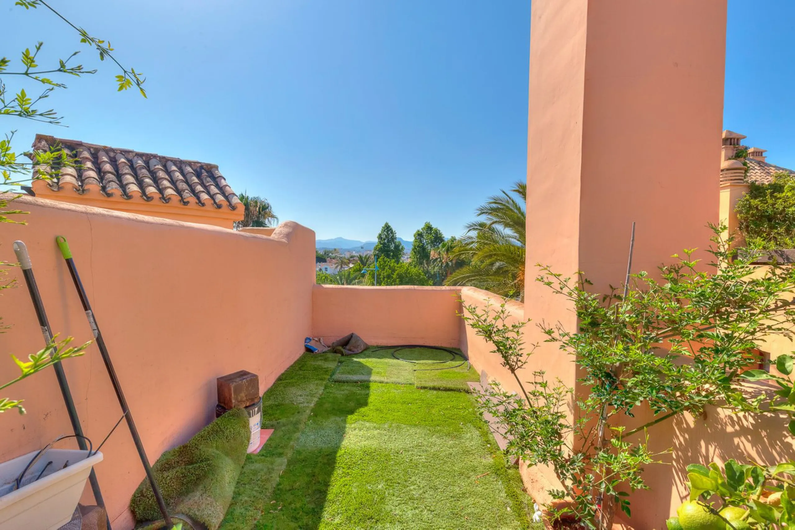 This breathtaking refurbished duplex penthouse offers a stunning beachside retreat, just steps from the wonderful promenade and beaches of San Pedro de Alcántara.  The residence is bathed in natural sunlight throughout the day and features mesmerizing vie
