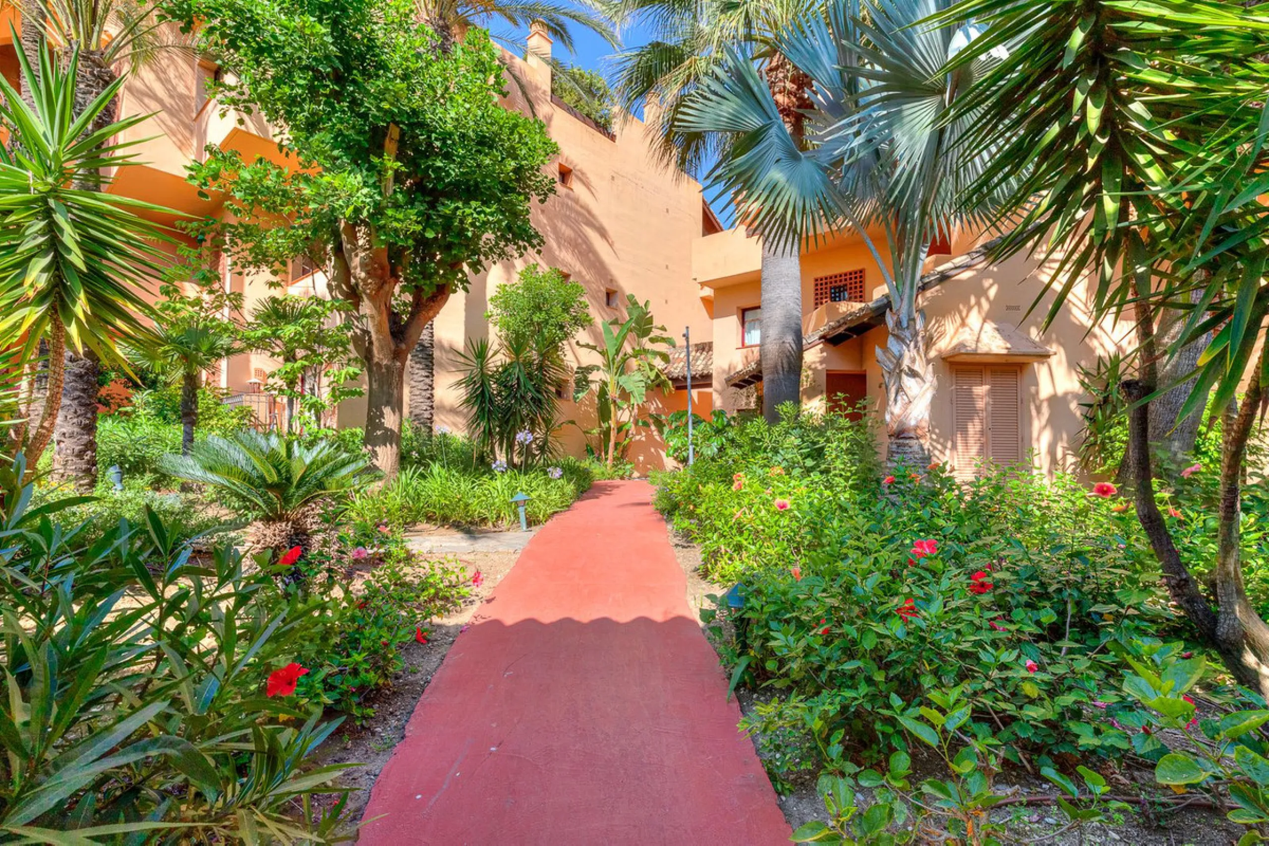 This breathtaking refurbished duplex penthouse offers a stunning beachside retreat, just steps from the wonderful promenade and beaches of San Pedro de Alcántara.  The residence is bathed in natural sunlight throughout the day and features mesmerizing vie