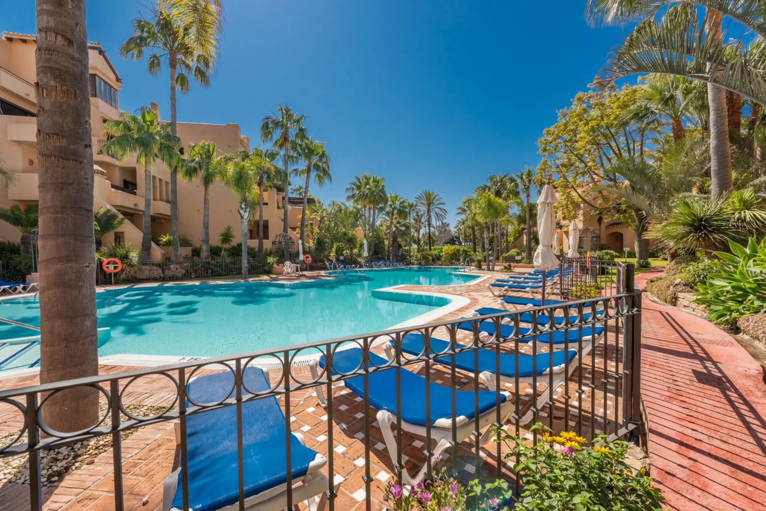 This breathtaking refurbished duplex penthouse offers a stunning beachside retreat, just steps from the wonderful promenade and beaches of San Pedro de Alcántara.  The residence is bathed in natural sunlight throughout the day and features mesmerizing vie