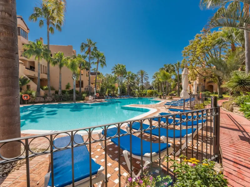 This breathtaking refurbished duplex penthouse offers a stunning beachside retreat, just steps from the wonderful promenade and beaches of San Pedro de Alcántara.  The residence is bathed in natural sunlight throughout the day and features mesmerizing vie
