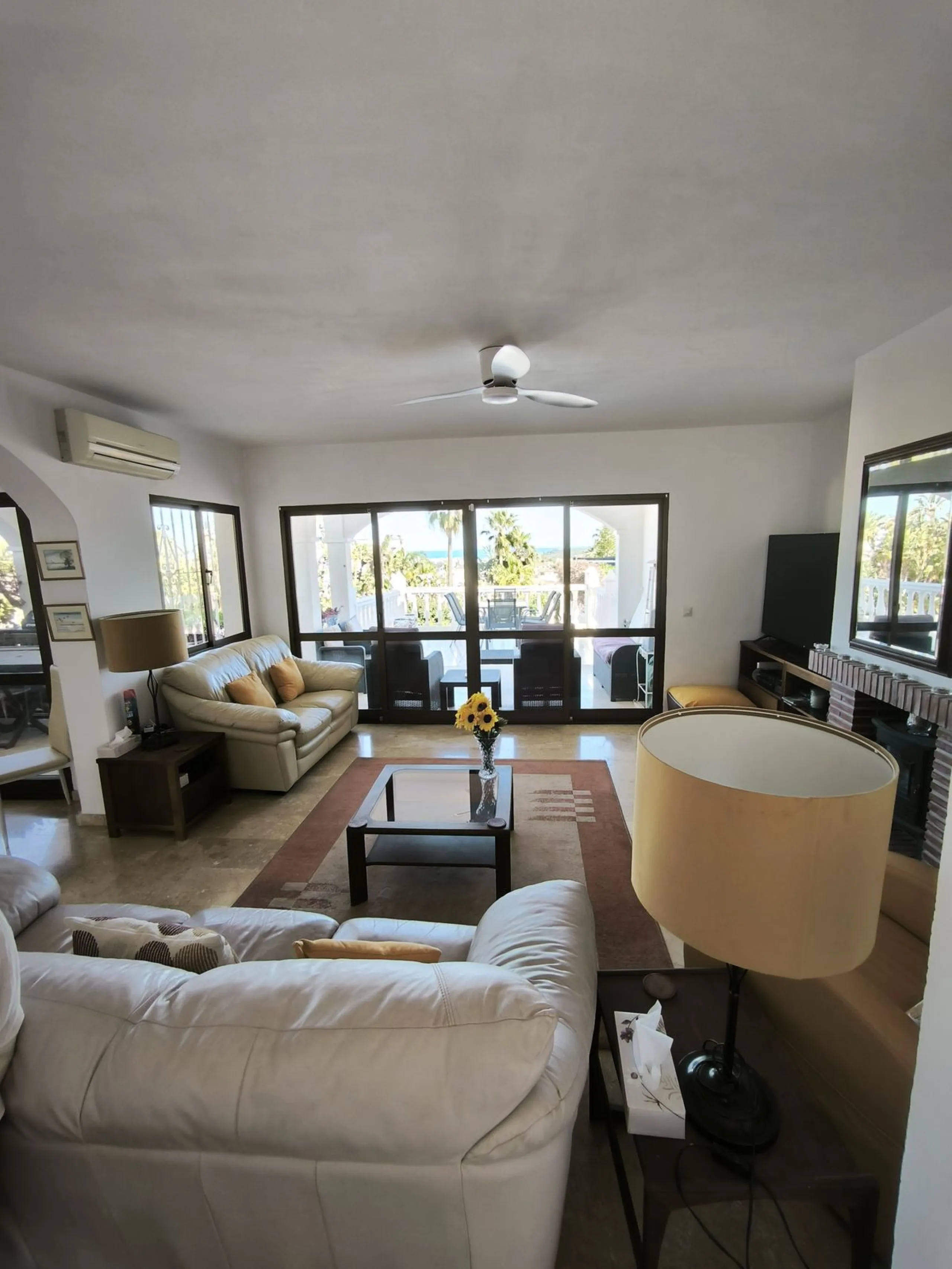 House - Detached Villa в продаже в Mijas, Málaga. В доме 5 спален и 3 ванных комнат. Площадь дома 218 м². Площадь участка 680 м²