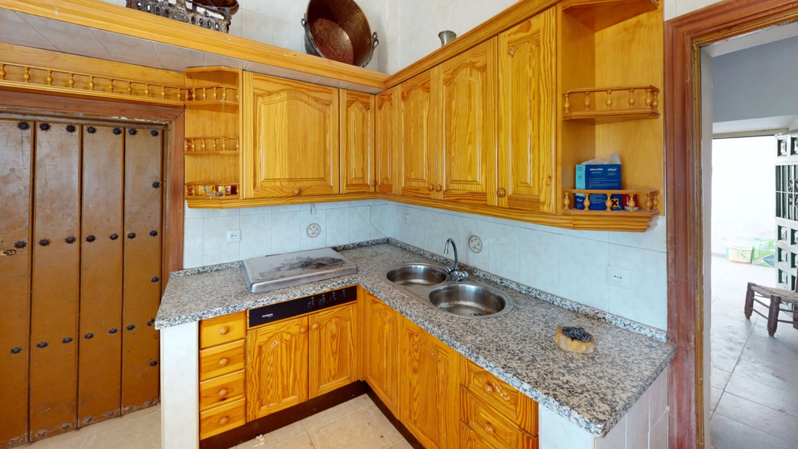 We are pleased to offer you the perfect investment in one of the most beautiful corners of Andalusia. In Comares one of the oldest municipalities of the Axarquia, one of the beautiful white villages, with a lot of historical background. Not far from the v