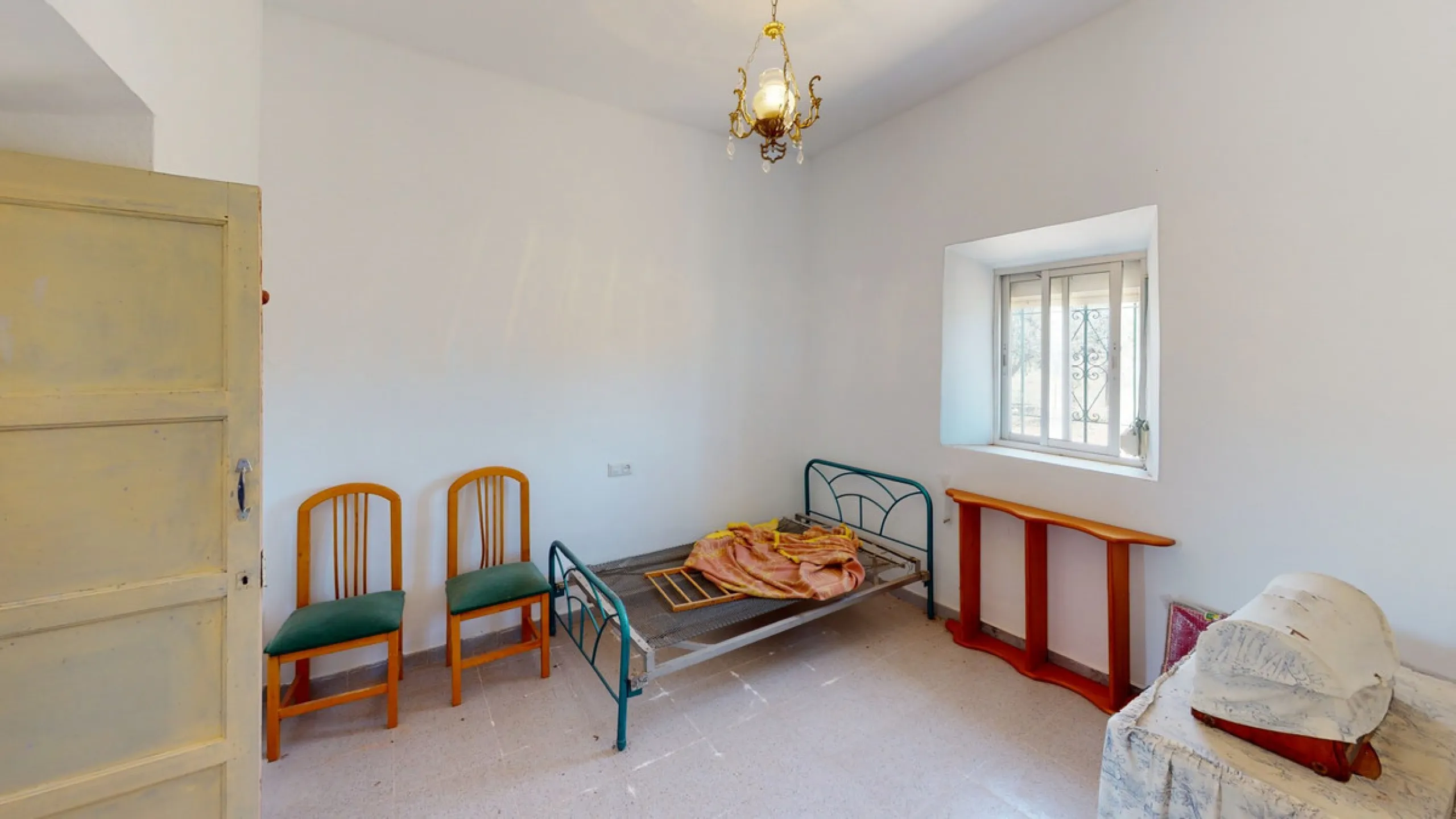 We are pleased to offer you the perfect investment in one of the most beautiful corners of Andalusia. In Comares one of the oldest municipalities of the Axarquia, one of the beautiful white villages, with a lot of historical background. Not far from the v