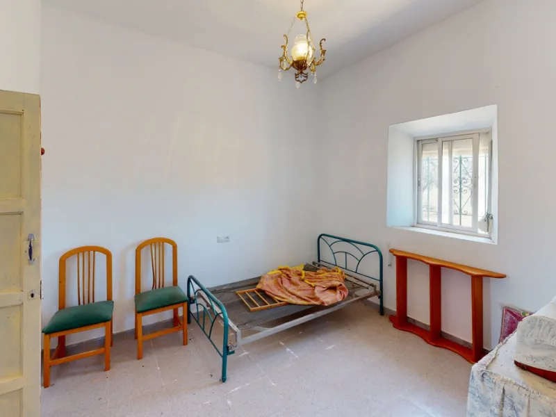 We are pleased to offer you the perfect investment in one of the most beautiful corners of Andalusia. In Comares one of the oldest municipalities of the Axarquia, one of the beautiful white villages, with a lot of historical background. Not far from the v