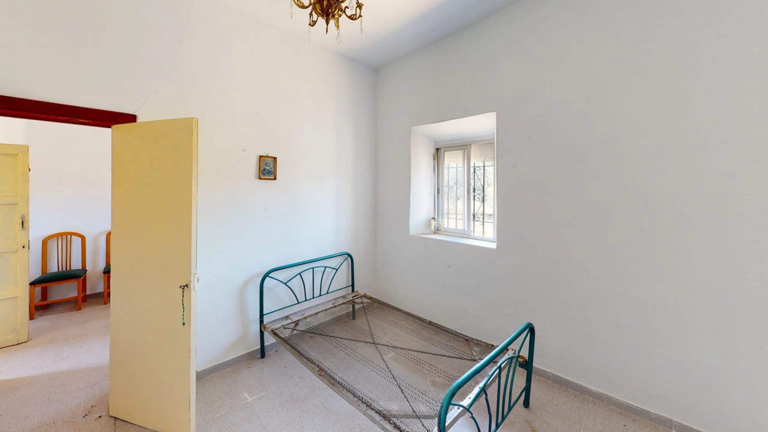 We are pleased to offer you the perfect investment in one of the most beautiful corners of Andalusia. In Comares one of the oldest municipalities of the Axarquia, one of the beautiful white villages, with a lot of historical background. Not far from the v