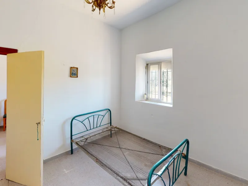 We are pleased to offer you the perfect investment in one of the most beautiful corners of Andalusia. In Comares one of the oldest municipalities of the Axarquia, one of the beautiful white villages, with a lot of historical background. Not far from the v