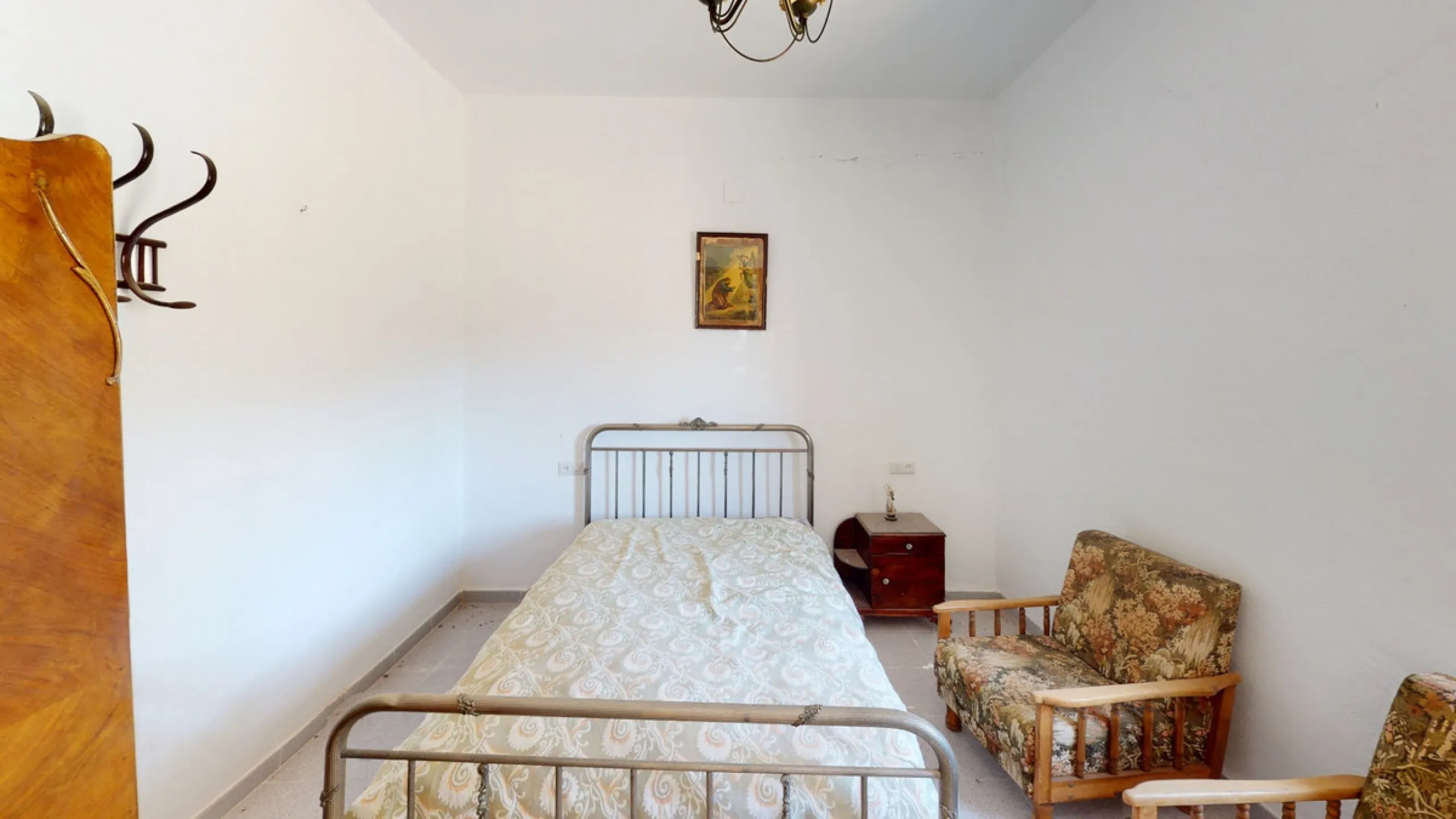 We are pleased to offer you the perfect investment in one of the most beautiful corners of Andalusia. In Comares one of the oldest municipalities of the Axarquia, one of the beautiful white villages, with a lot of historical background. Not far from the v
