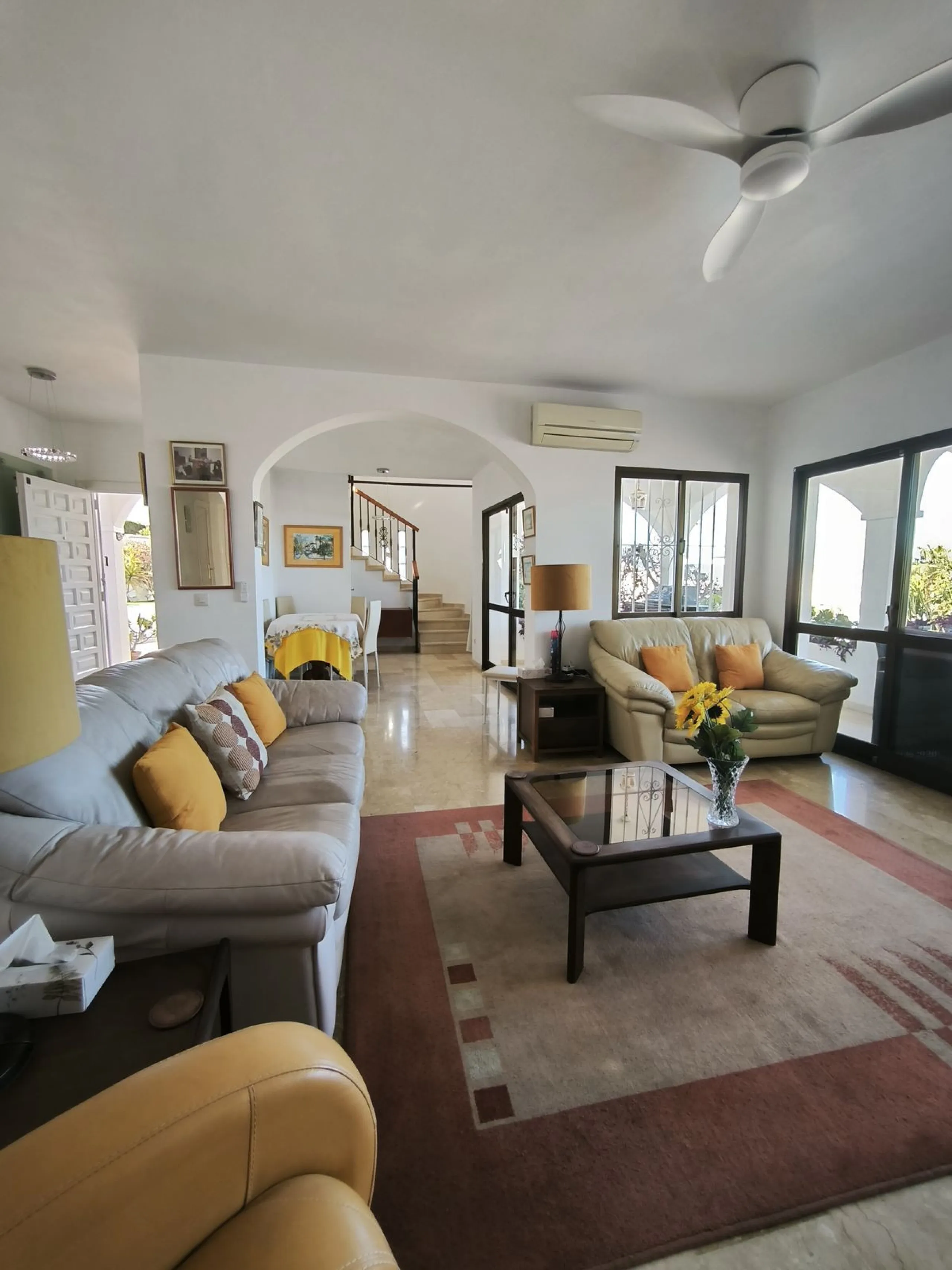 House - Detached Villa в продаже в Mijas, Málaga. В доме 5 спален и 3 ванных комнат. Площадь дома 218 м². Площадь участка 680 м²
