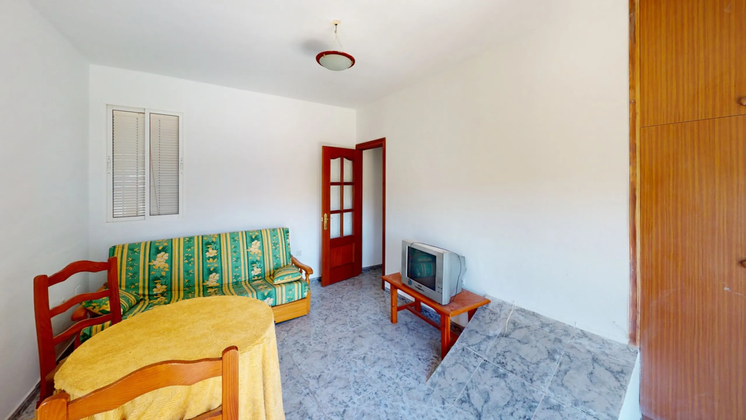 We are pleased to offer you the perfect investment in one of the most beautiful corners of Andalusia. In Comares one of the oldest municipalities of the Axarquia, one of the beautiful white villages, with a lot of historical background. Not far from the v