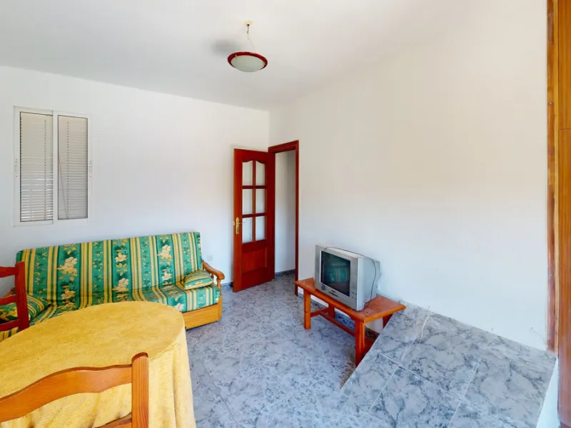 We are pleased to offer you the perfect investment in one of the most beautiful corners of Andalusia. In Comares one of the oldest municipalities of the Axarquia, one of the beautiful white villages, with a lot of historical background. Not far from the v