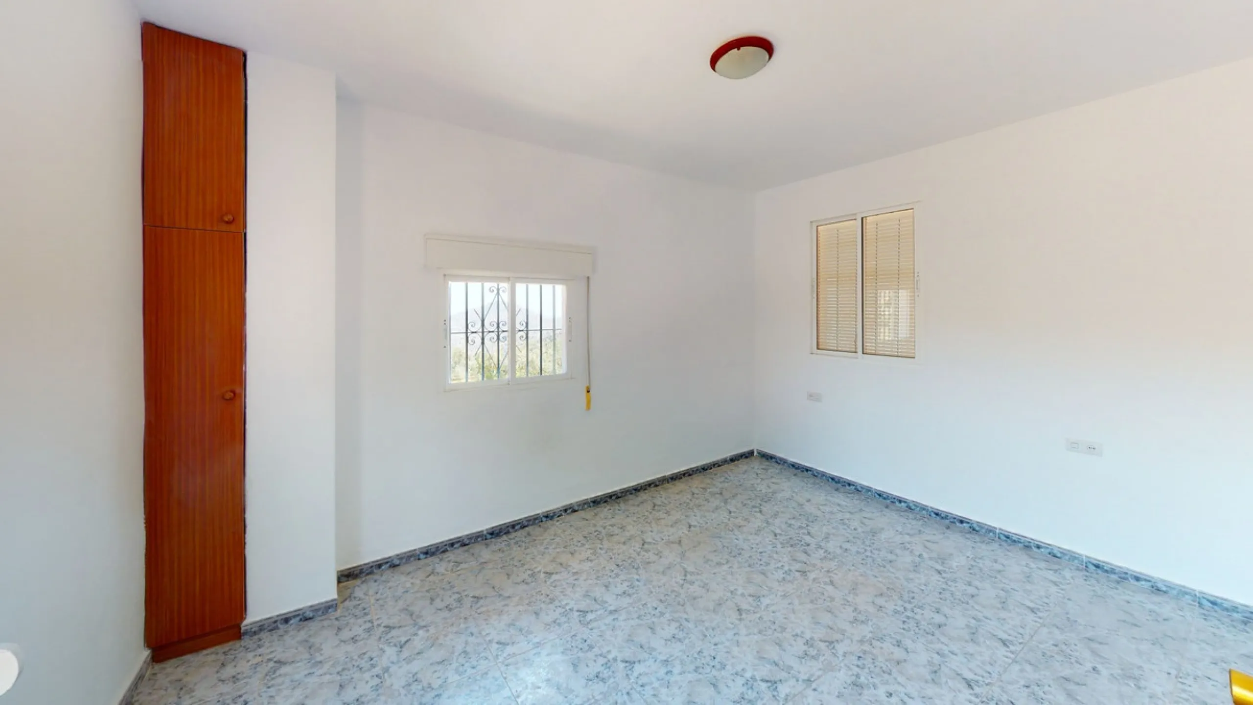 We are pleased to offer you the perfect investment in one of the most beautiful corners of Andalusia. In Comares one of the oldest municipalities of the Axarquia, one of the beautiful white villages, with a lot of historical background. Not far from the v