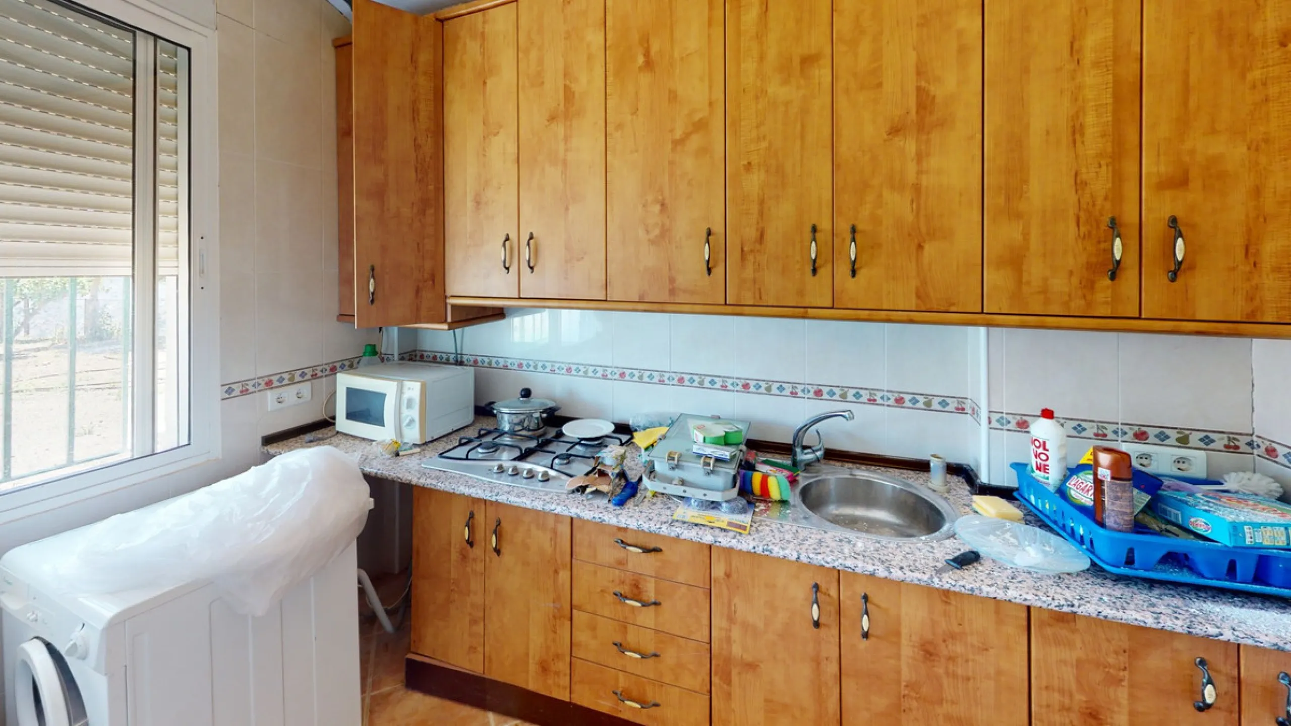 We are pleased to offer you the perfect investment in one of the most beautiful corners of Andalusia. In Comares one of the oldest municipalities of the Axarquia, one of the beautiful white villages, with a lot of historical background. Not far from the v