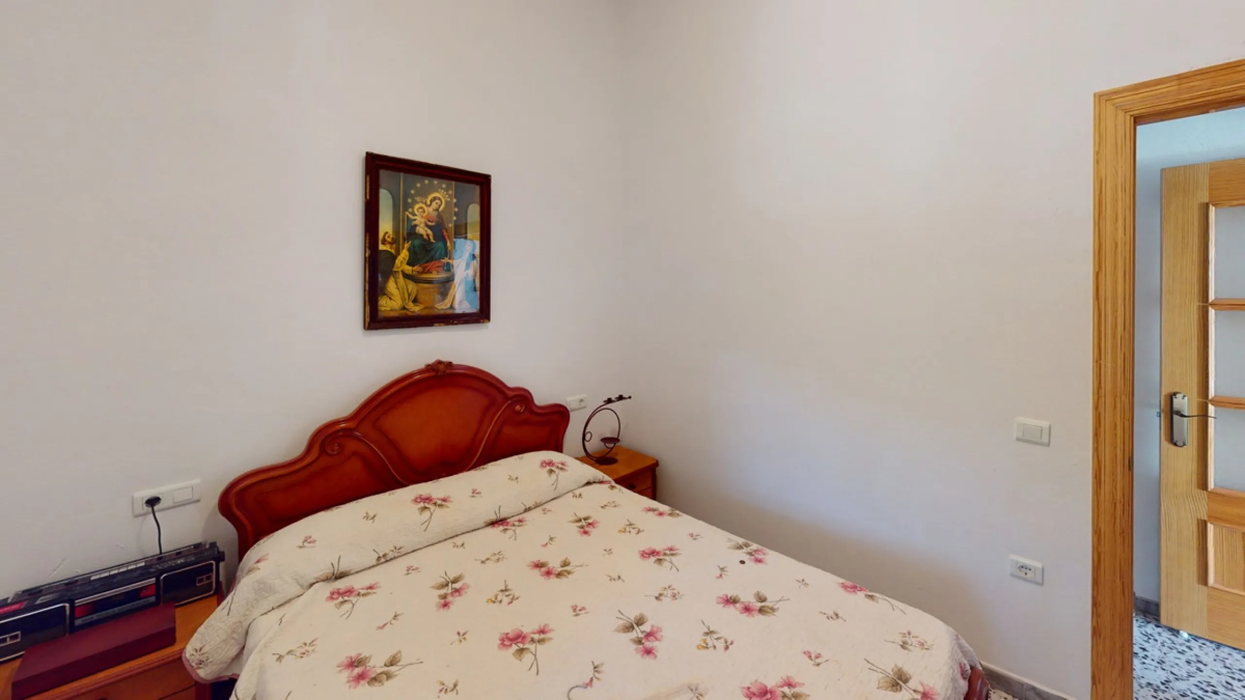 We are pleased to offer you the perfect investment in one of the most beautiful corners of Andalusia. In Comares one of the oldest municipalities of the Axarquia, one of the beautiful white villages, with a lot of historical background. Not far from the v