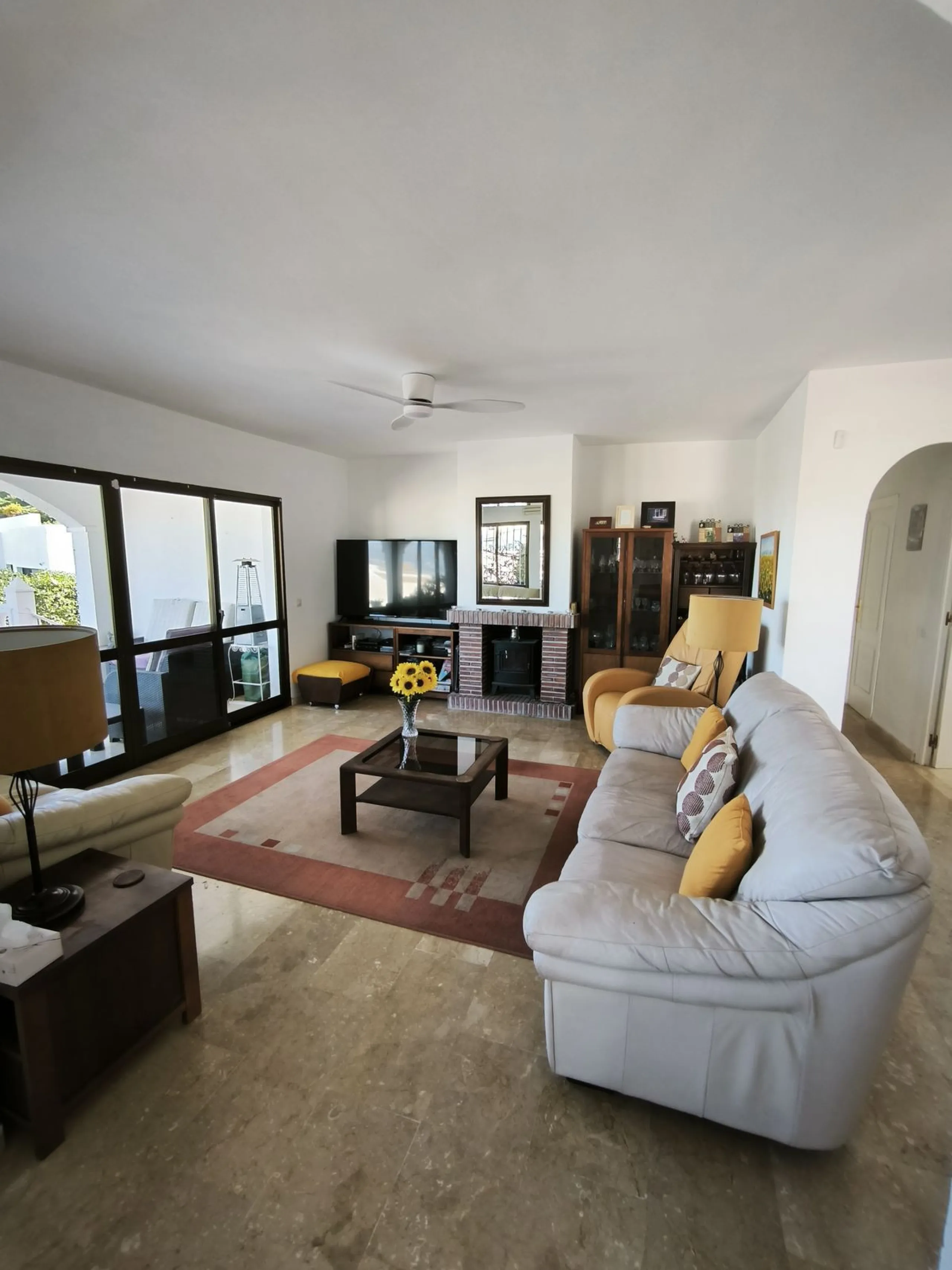 House - Detached Villa в продаже в Mijas, Málaga. В доме 5 спален и 3 ванных комнат. Площадь дома 218 м². Площадь участка 680 м²