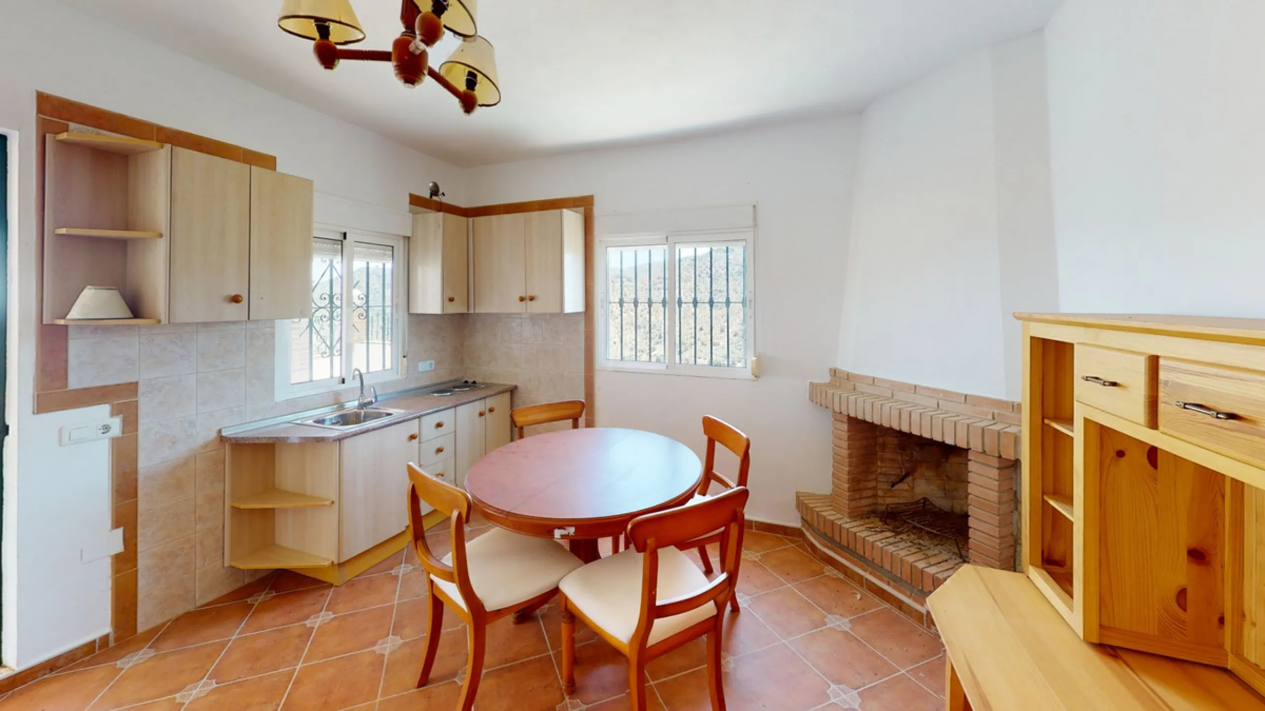 We are pleased to offer you the perfect investment in one of the most beautiful corners of Andalusia. In Comares one of the oldest municipalities of the Axarquia, one of the beautiful white villages, with a lot of historical background. Not far from the v