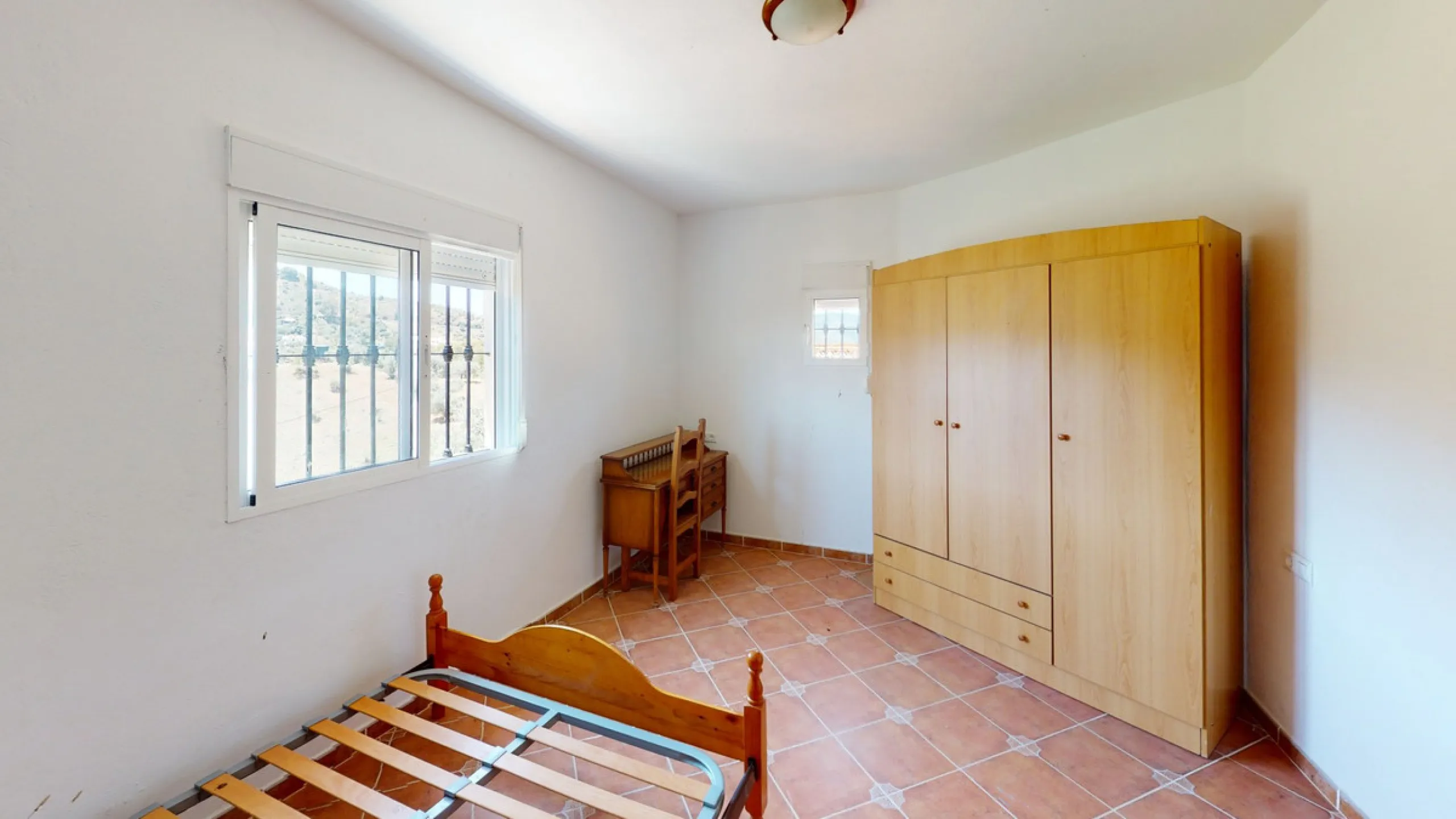 We are pleased to offer you the perfect investment in one of the most beautiful corners of Andalusia. In Comares one of the oldest municipalities of the Axarquia, one of the beautiful white villages, with a lot of historical background. Not far from the v