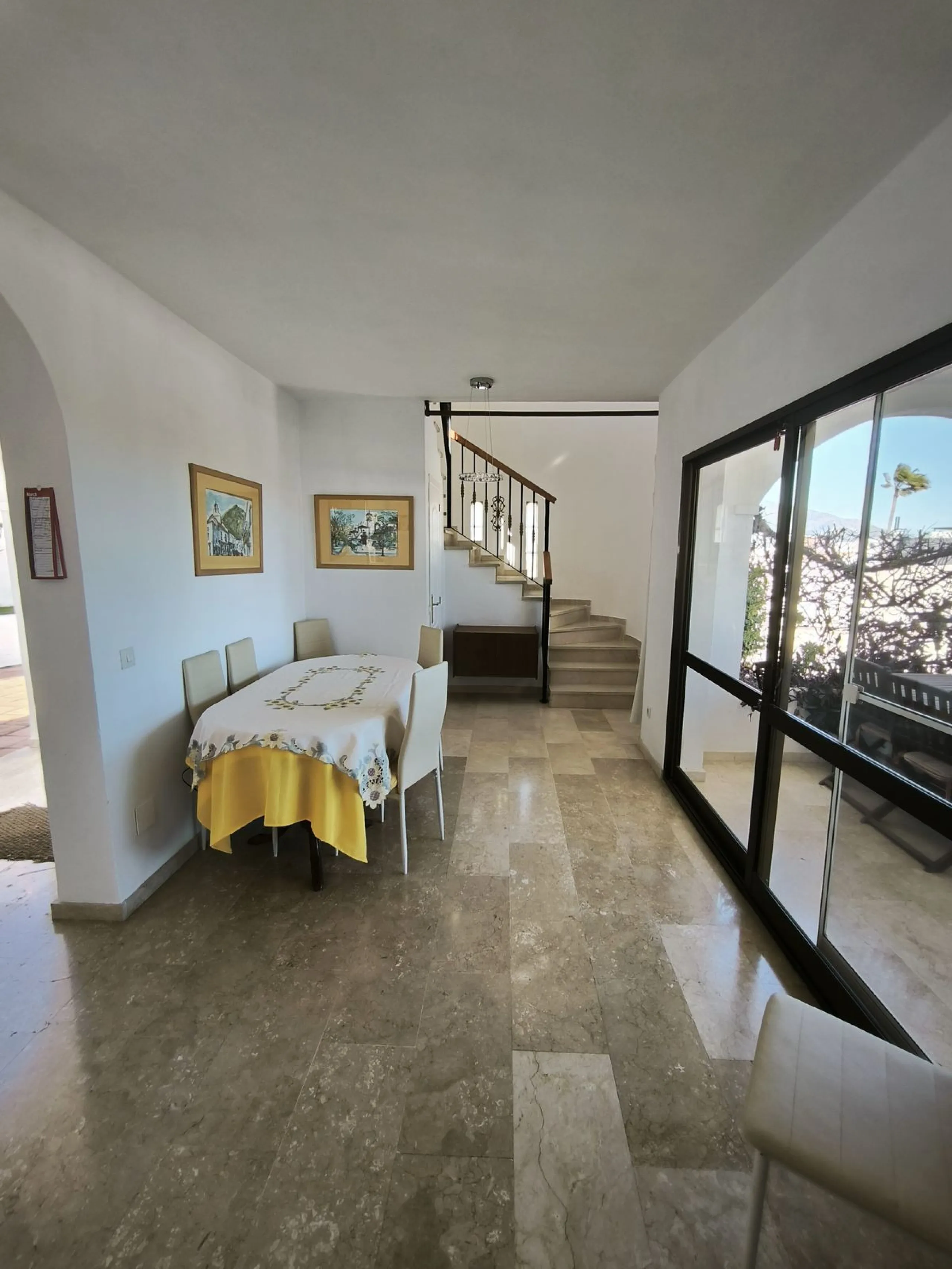 House - Detached Villa в продаже в Mijas, Málaga. В доме 5 спален и 3 ванных комнат. Площадь дома 218 м². Площадь участка 680 м²