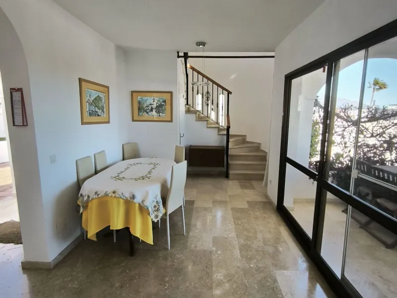 House - Detached Villa в продаже в Mijas, Málaga. В доме 5 спален и 3 ванных комнат. Площадь дома 218 м². Площадь участка 680 м²