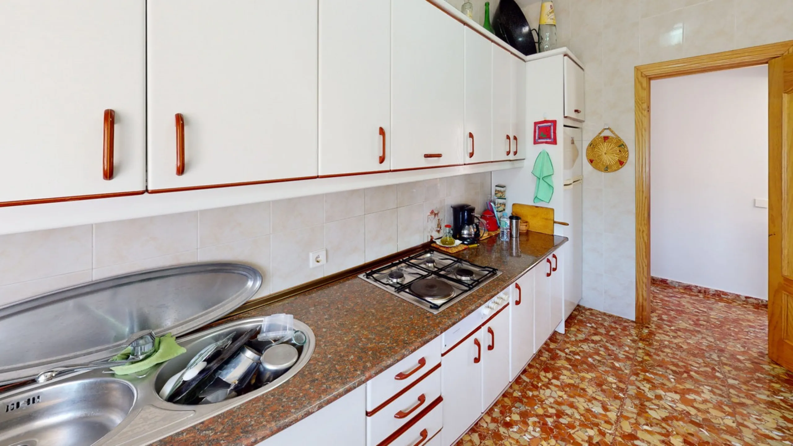 We are pleased to offer you the perfect investment in one of the most beautiful corners of Andalusia. In Comares one of the oldest municipalities of the Axarquia, one of the beautiful white villages, with a lot of historical background. Not far from the v