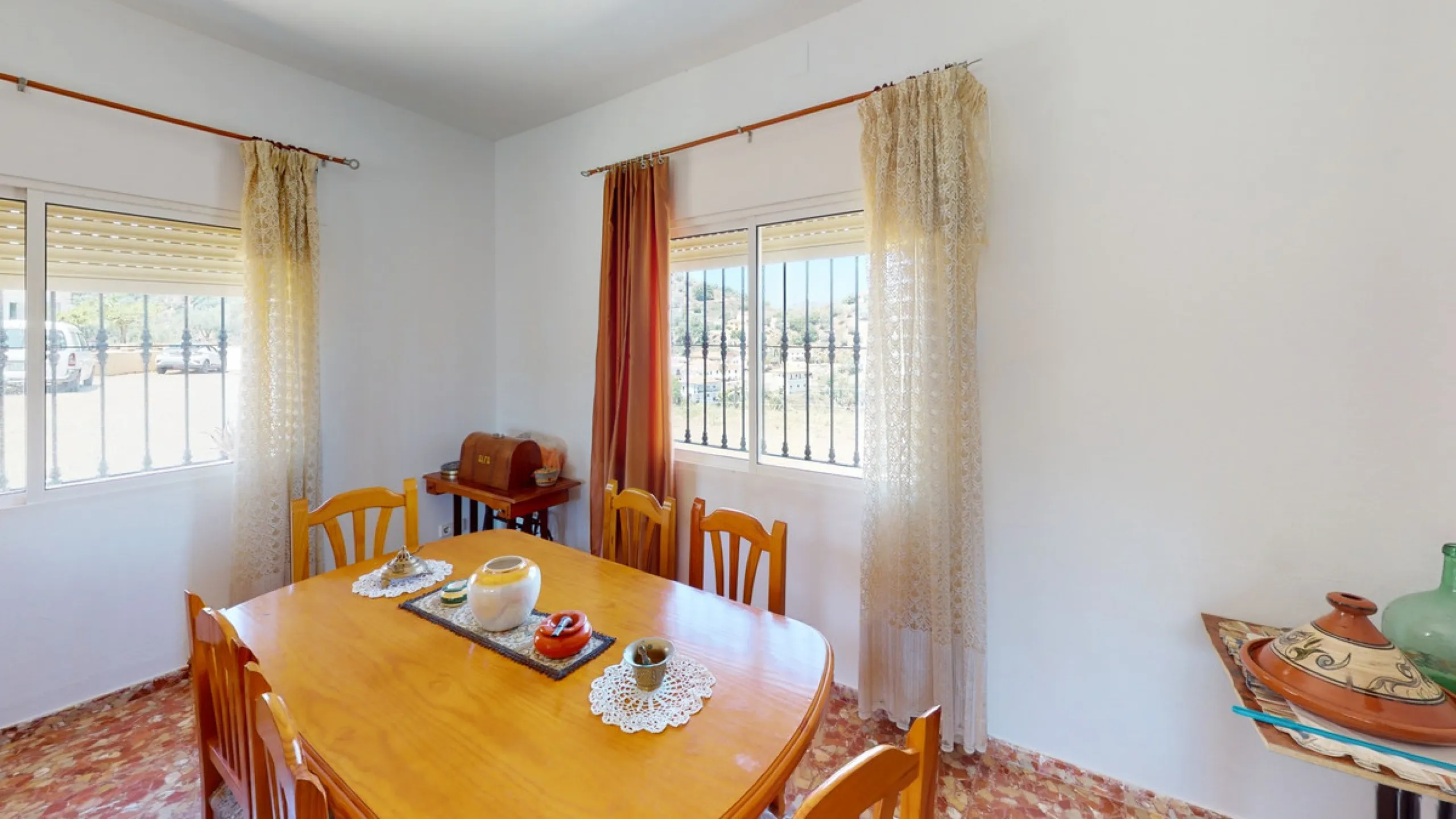 We are pleased to offer you the perfect investment in one of the most beautiful corners of Andalusia. In Comares one of the oldest municipalities of the Axarquia, one of the beautiful white villages, with a lot of historical background. Not far from the v